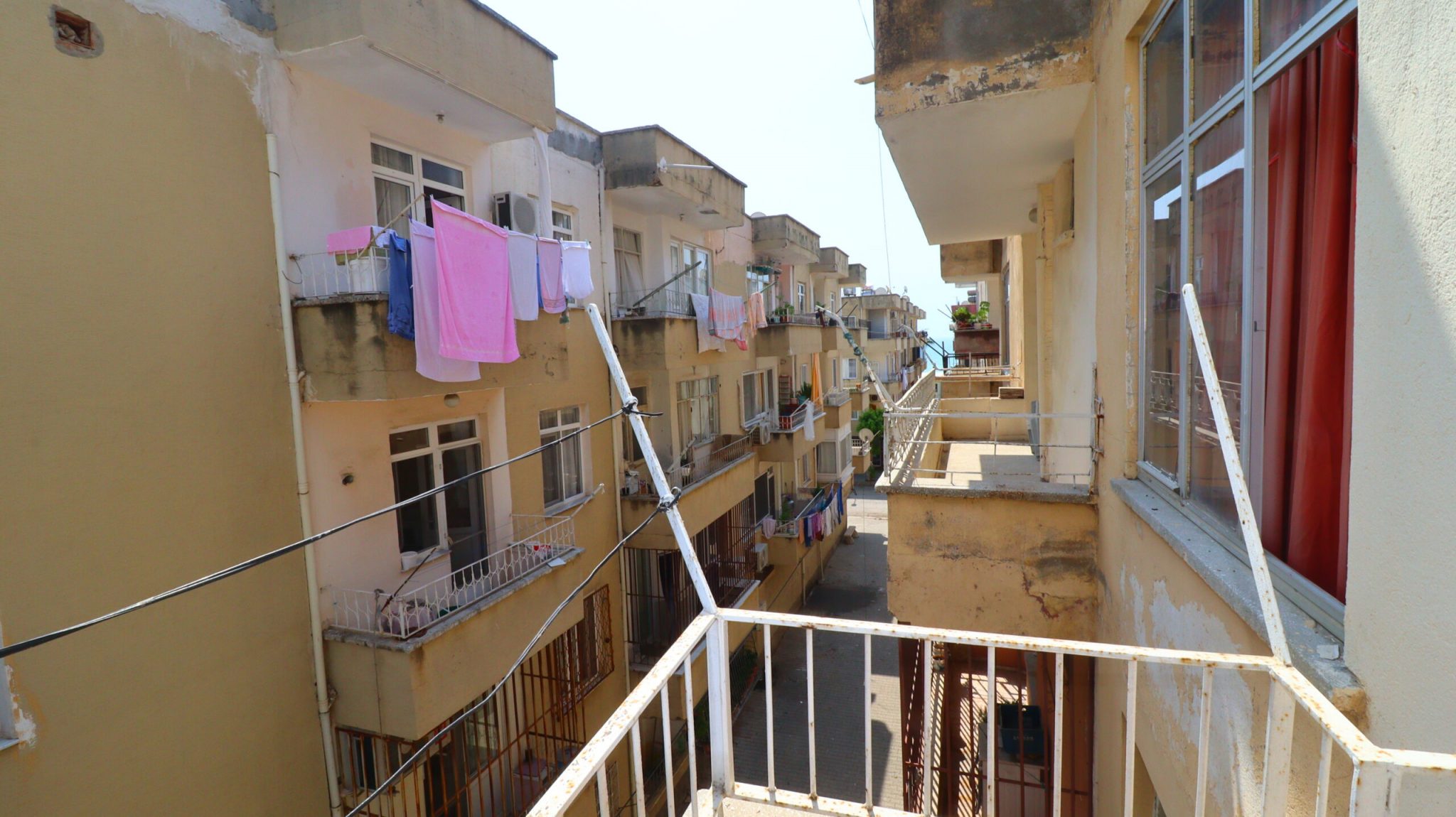 Mersin Erdemli Merkez Mahallesi Satılık Denize 100 Metre Mesafe 3+1 Daire