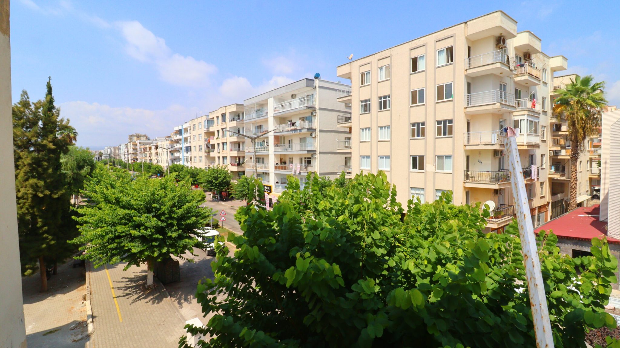 Mersin Erdemli Merkez Mahallesi Satılık Denize 100 Metre Mesafe 3+1 Daire