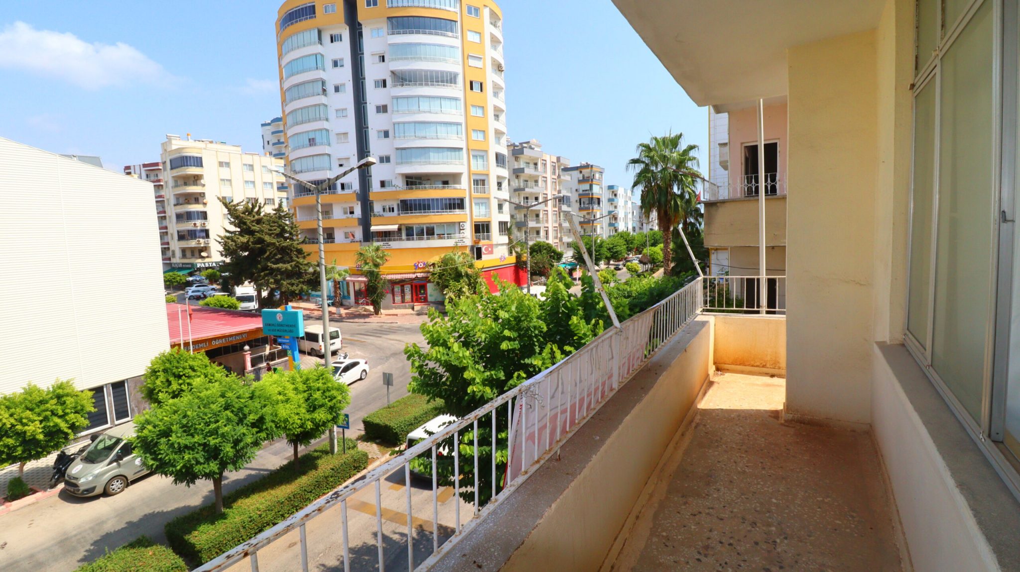 Mersin Erdemli Merkez Mahallesi Satılık Denize 100 Metre Mesafe 3+1 Daire