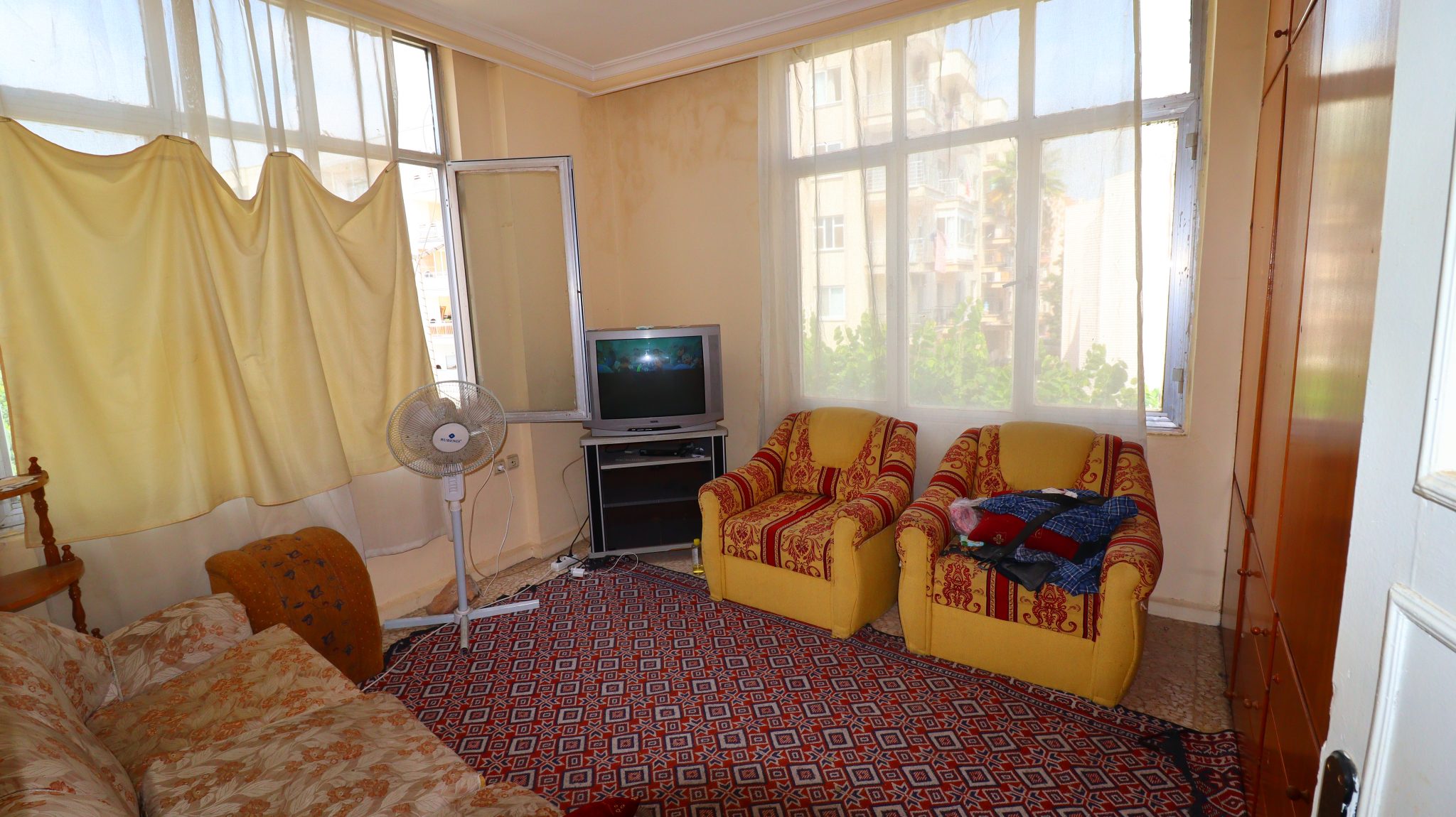 3+1 Flat for Sale in Mersin Erdemli Merkez District, 100 Meters to the Sea