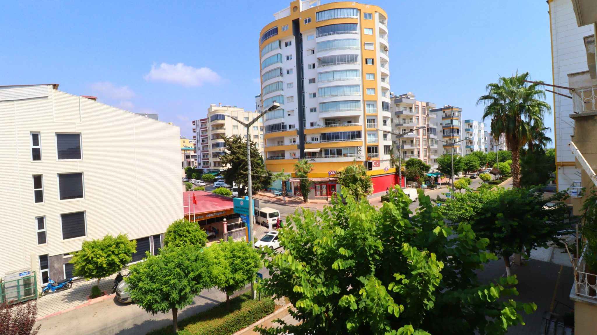 Mersin Erdemli Merkez Mahallesi Satılık Denize 100 Metre Mesafe 3+1 Daire
