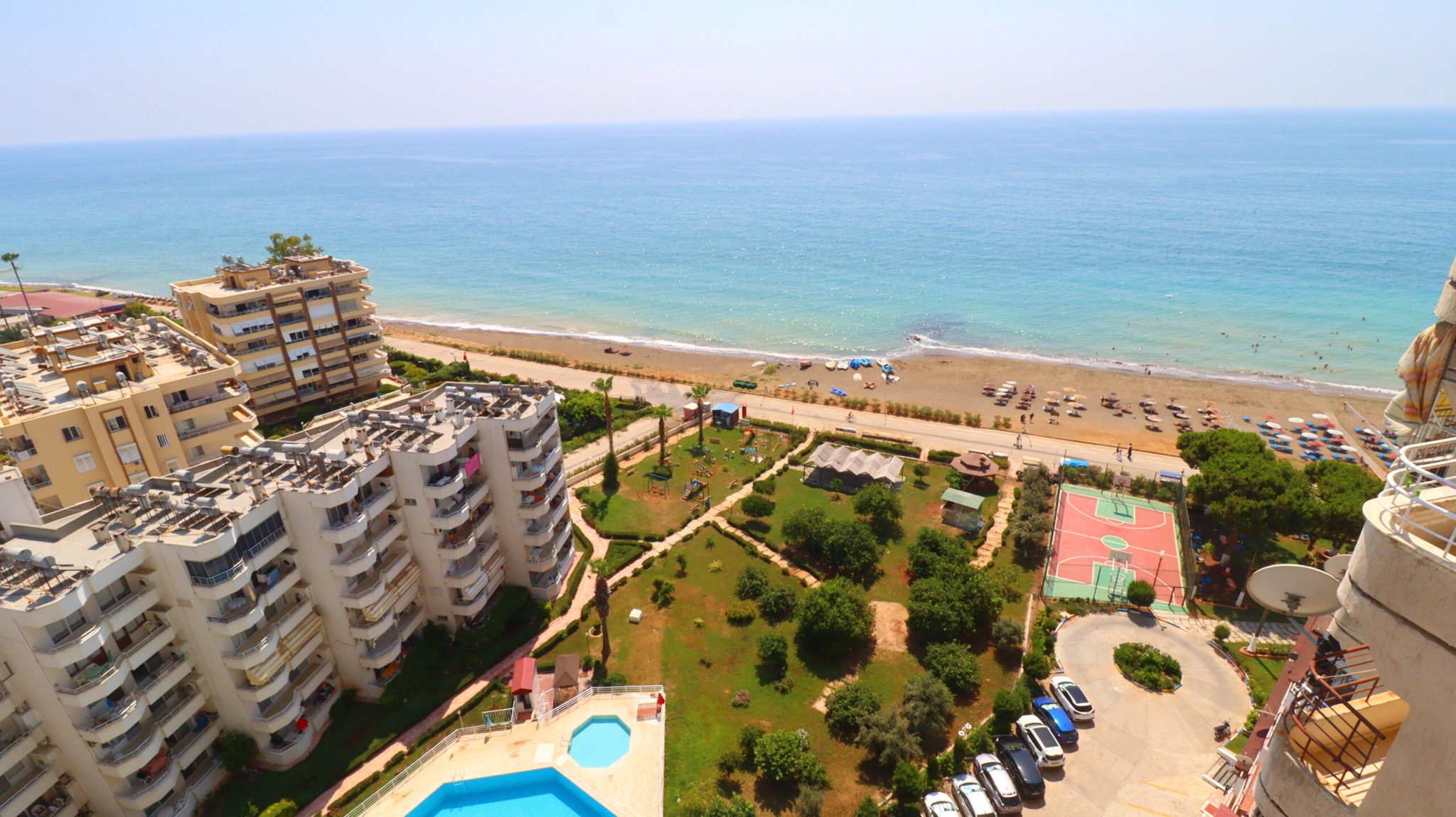 Mersin Erdemli Tömük Gondol 1 Sitesi Ahşap Teraslı Satılık 2+1 Daire