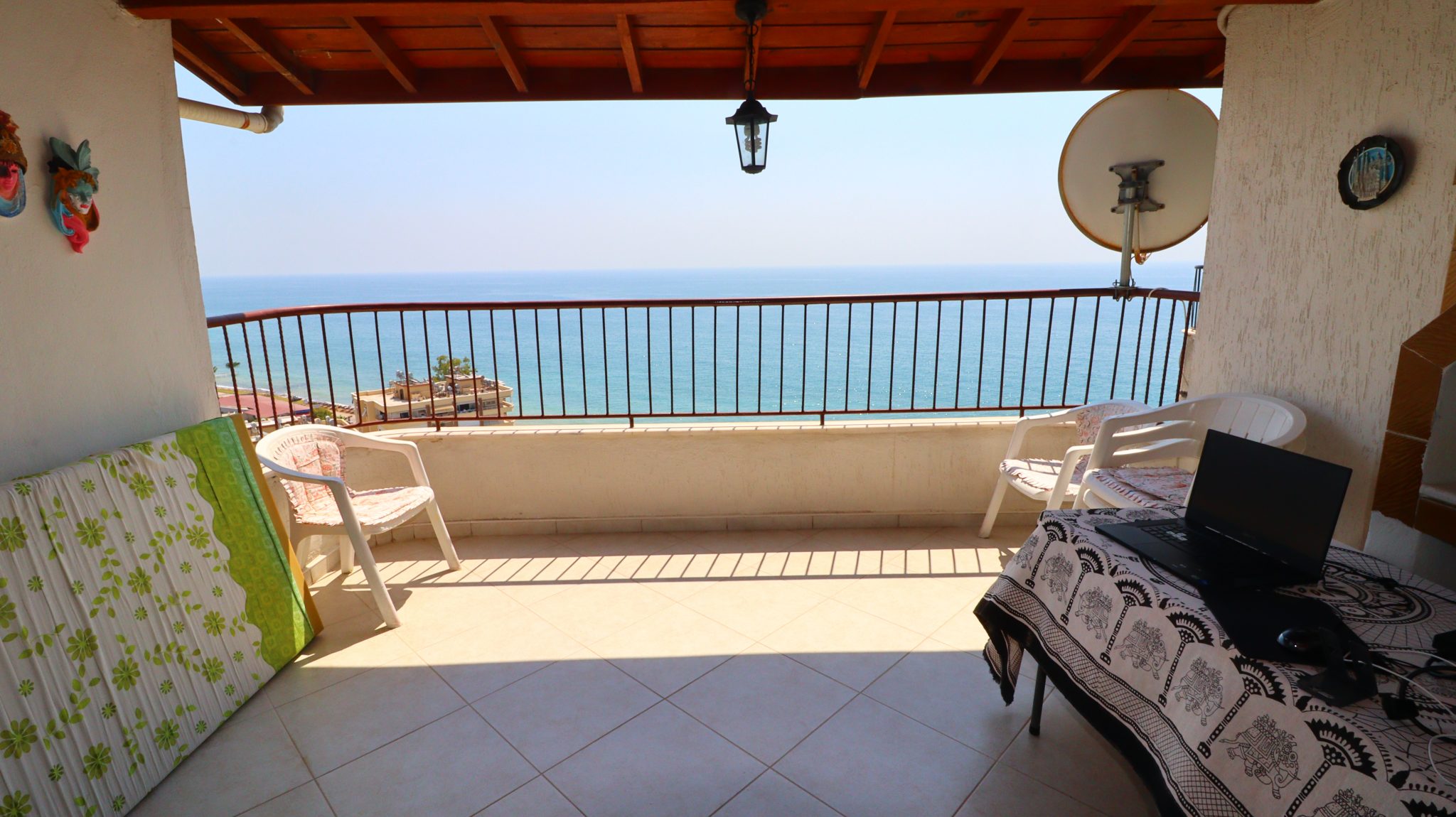 Mersin Erdemli Tömük Gondol 1 Sitesi Ahşap Teraslı Satılık 2+1 Daire