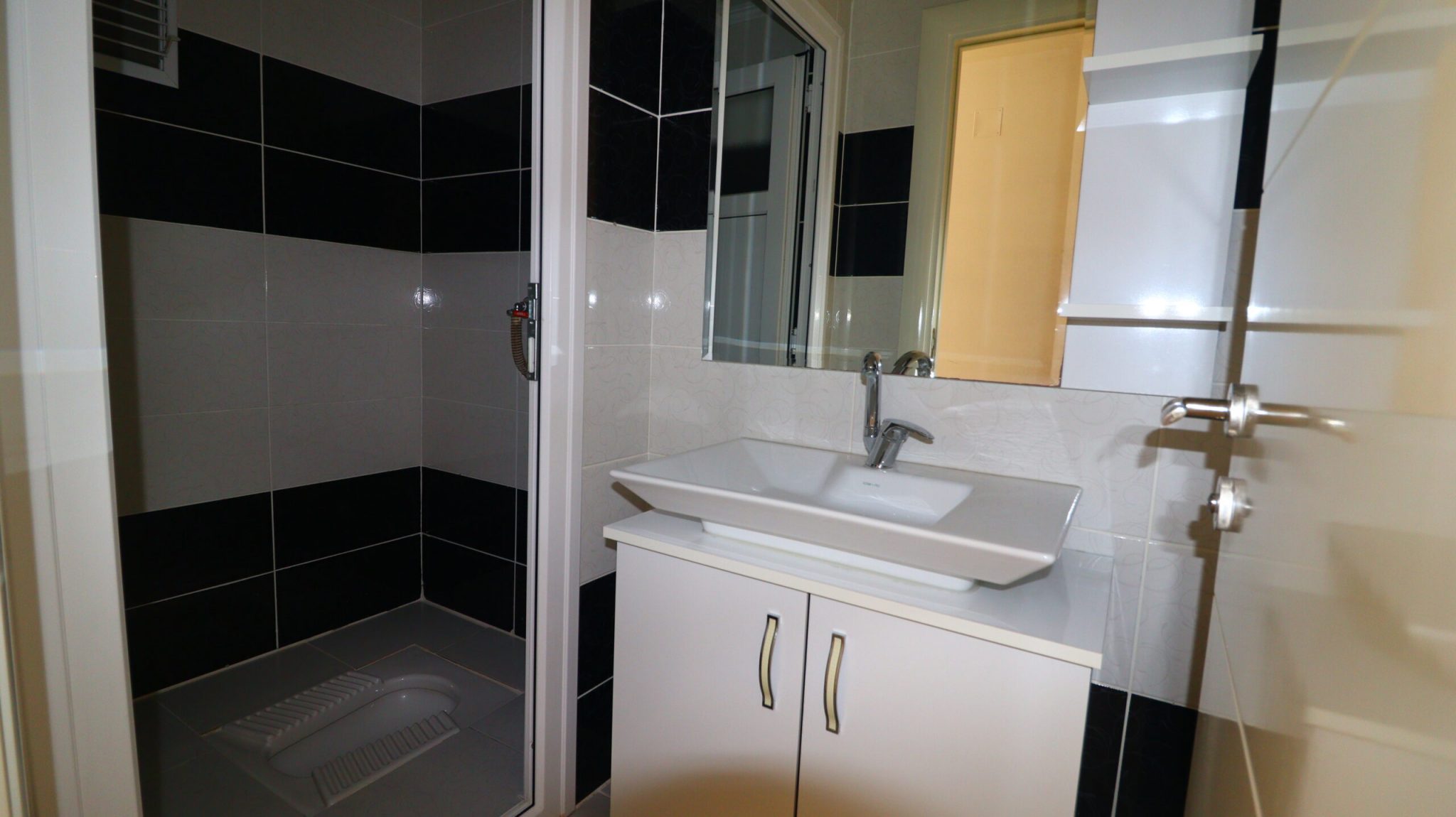 Mersin Erdemli Devlet Hastanesi Karşısı Satılık 3+1 Geniş Daire