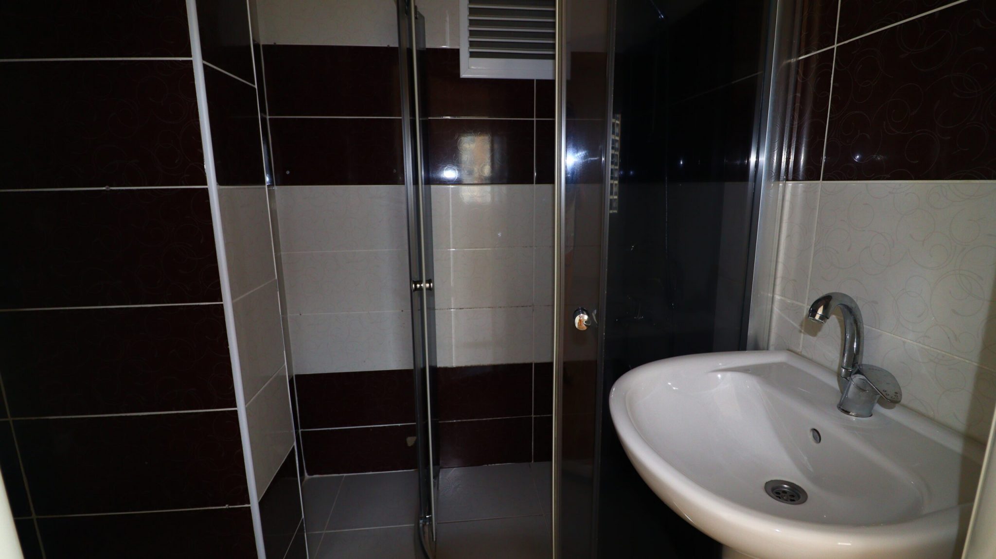 Mersin Erdemli Devlet Hastanesi Karşısı Satılık 3+1 Geniş Daire