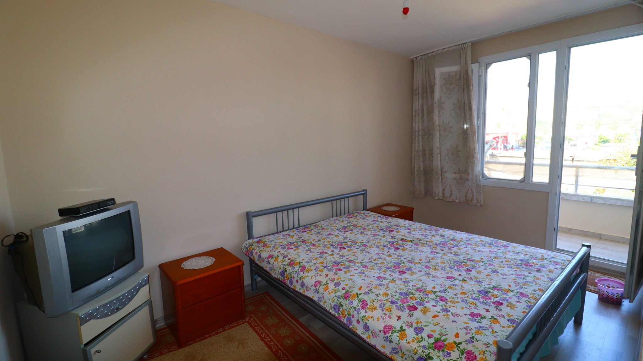 Mersin Erdemli Kocahasanlı Noord-Zuidgevel 2+1 goed onderhouden appartement te koopMersin Erdemli Kocahasanlı Север Южный Фасад 2+1 Благоустроенная Квартира Продается  ВО-ПЕРВЫХ, НАША КВАРТИРА НАХОДИТСЯ В МЕРСИН ЭРДЕМЛИ КОЧАХАСАНЛИ, В 50 МЕТРАХ ОТ МОРЯ.  НАША КВАРТИРА ВНУТРИ ПЛОЩАДКИ НАХОДИТСЯ В 50 МЕТРАХ ОТ МОРЯ, НА МАРШРУТЕ ШОССЕ D400. В СВЯЗИ С ЭТИМ ДОСТАТЬ ОЧЕНЬ ЛЕГКО. НАША КВАРТИРА ТАКЖЕ БОЛЬШАЯ 2+1 ОБСЛУЖИВАЕМАЯ КВАРТИРА БЕЗ РАСХОДОВ.  САМОЕ ГЛАВНОЕ, НА САЙТЕ ЕСТЬ ЛИФТ И АКТИВНОЕ УПРАВЛЕНИЕ.  В ТО ЖЕ ВРЕМЯ ОБЪЕКТ ЯВЛЯЕТСЯ ХОРОШО ВИДЕНИМ, НО ЕСТЬ ПАРИКМАХЕРСКАЯ, бакалейная лавка, КОМНАТЫ ДЛЯ ЗАВТРАКА И РОСКОШНЫЕ РЫБНЫЕ РЕСТОРАНЫ ВОКРУГ ОБЪЕКТА.  САМОЕ ГЛАВНОЕ - МОРСКОЙ ПЛЯЖ ЭРДЕРЕМЛИ КОЧАГАСАНЛИ ДЮНА. ЧЕРЕЗ ПЛЯЖ ПРОЛЕГАЮТ ПРОГУЛОЧНЫЕ ДОРОЖКИ. ПОЭТОМУ ОН НАИБОЛЕЕ ПРЕДПОЧИТАЕТСЯ ОСОБЕННО В ЛЕТНИЙ МЕСЯЦ И ДОБРО ПОЖАЛОВАТЬ ЛЕТНИМ, МОБИЛЬНЫМ, МЕСТНЫМ И ИНОСТРАННЫМ ГОСТЯМ.  НАША КВАРТИРА В ЭРДЕМЛИ КОЧАХАСАНЛИ ПОДХОДИТ ДЛЯ ИНВЕСТИЦИЙ. ЦЕНА ДОСТУПНА НА НАШИ КВАРТИРЫ. ОДНАКО ЭТО ВОЗМОЖНОСТЬ КВАРТИРА, КОТОРУЮ НЕЛЬЗЯ УПУСКАТЬ.  Mersin Erdemli Kocahasanlı Продается благоустроенная квартира 2+1 с видом на север-юг, РАСПОЛОЖЕННАЯ НА СЕВЕРО-ЮЖНОМ ПЕРИОДЕ. ОН БОЛЬШЕ В ОБЛАСТИ ЦИРКУЛЯЦИИ ВОЗДУХА НАША КВАРТИРА РАСПОЛОЖЕНА НА ВТОРОМ ЭТАЖЕ 7-ЭТАЖНОГО ДОМ НАД МАГАЗИНОМ.  В КВАРТИРЕ ЕСТЬ гардеробная, 1 ДУШЕВАЯ КАБИНА, 1 ТУАЛЕТ ALAFRANGA.  В ТО ЖЕ ВРЕМЯ ЭТО ДОРОГАЯ КВАРТИРА, КОТОРАЯ БЫЛА ПОЛНОСТЬЮ СОХРАНЕНА. НА ПЛОЩАДКЕ ЕСТЬ ЛИФТ.  РЕЗУЛЬТАТ, ПОЖАЛУЙСТА, СВЯЖИТЕСЬ С НАМИ ДЛЯ ВАШЕГО ПОРТФОЛИО ДЛЯ ПРОДАЖИ С ВИДОМ НА МОРЕ В ERDEMLİ KOCAHASANLI.  ERDEMLİ VIP ЭКСПЕРТНЫЙ ПЕРСОНАЛ ПО НЕДВИЖИМОСТИ  ТОРГОВЛЯ НЕДВИЖИМОСТЬЮ, ПРОДАЖА, АРЕНДА ЗЕМЛИ, ЖИЛЬЕ, ИНВЕСТИЦИИ, НЕДВИЖИМОСТЬ ПРОДОЛЖАЕТ ПОМОЧЬ ВАМ В ЛЮБОМ ВОПРОСЕ. МЫ БЛИЖЕ К ВАМ, КАК ТЕЛЕФОН, МЫ ВСЕГДА ЗДЕСЬ ДЛЯ ВАШЕГО ДЕЛА И ПОСЛЕ ПРОЦЕДУР ДЕЛА. МЫ ВСЕГДА ЖДЕМ ВАС НА КОФЕ В НАШЕМ ОФИСЕ, РАСПОЛОЖЕННОМ СТОРОНЕ СРЕДНЕЙ ШКОЛЫ ЭРДЕМЛИ.