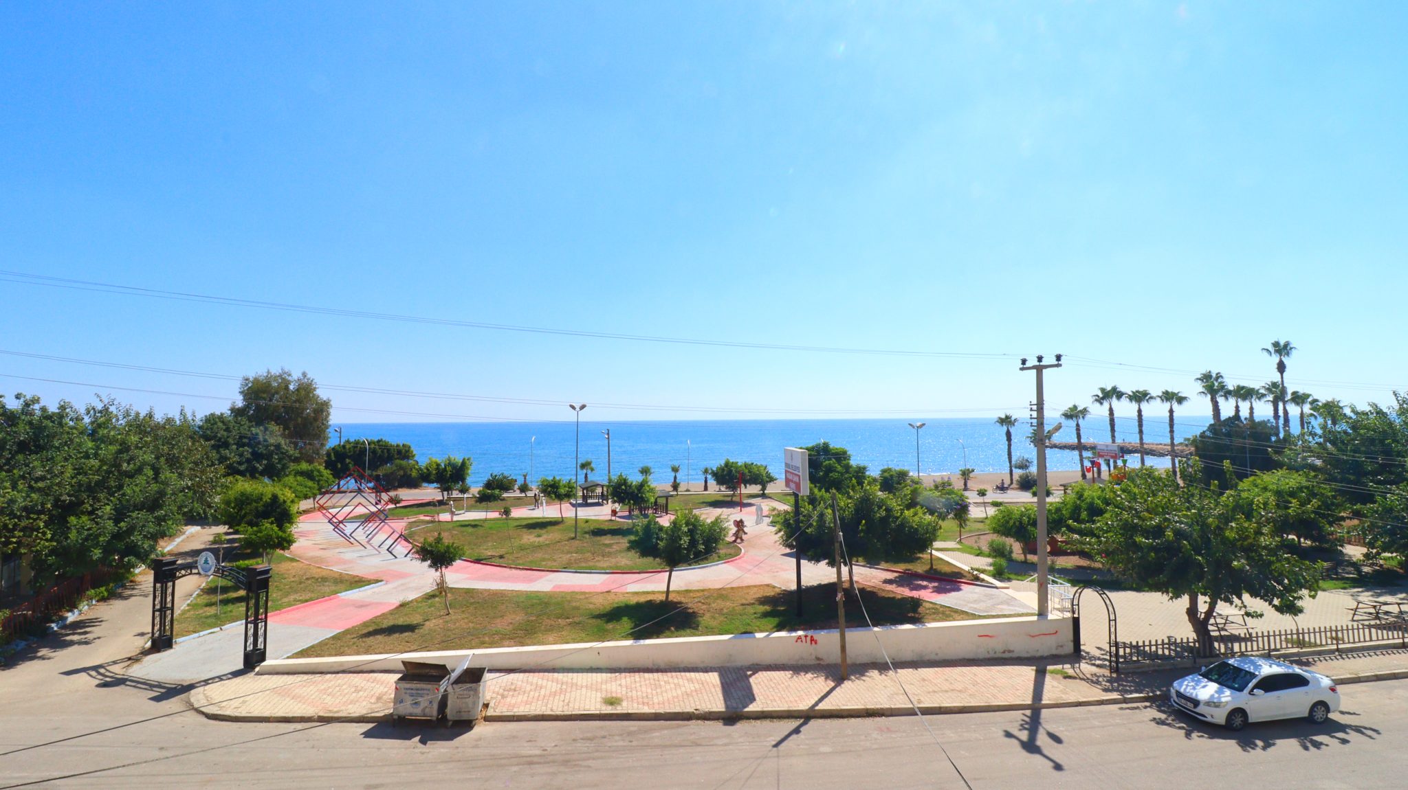 Mersin Erdemli Kocahasanlı Noord-Zuidgevel 2+1 goed onderhouden appartement te koopMersin Erdemli Kocahasanlı Север Южный Фасад 2+1 Благоустроенная Квартира Продается  ВО-ПЕРВЫХ, НАША КВАРТИРА НАХОДИТСЯ В МЕРСИН ЭРДЕМЛИ КОЧАХАСАНЛИ, В 50 МЕТРАХ ОТ МОРЯ.  НАША КВАРТИРА ВНУТРИ ПЛОЩАДКИ НАХОДИТСЯ В 50 МЕТРАХ ОТ МОРЯ, НА МАРШРУТЕ ШОССЕ D400. В СВЯЗИ С ЭТИМ ДОСТАТЬ ОЧЕНЬ ЛЕГКО. НАША КВАРТИРА ТАКЖЕ БОЛЬШАЯ 2+1 ОБСЛУЖИВАЕМАЯ КВАРТИРА БЕЗ РАСХОДОВ.  САМОЕ ГЛАВНОЕ, НА САЙТЕ ЕСТЬ ЛИФТ И АКТИВНОЕ УПРАВЛЕНИЕ.  В ТО ЖЕ ВРЕМЯ ОБЪЕКТ ЯВЛЯЕТСЯ ХОРОШО ВИДЕНИМ, НО ЕСТЬ ПАРИКМАХЕРСКАЯ, бакалейная лавка, КОМНАТЫ ДЛЯ ЗАВТРАКА И РОСКОШНЫЕ РЫБНЫЕ РЕСТОРАНЫ ВОКРУГ ОБЪЕКТА.  САМОЕ ГЛАВНОЕ - МОРСКОЙ ПЛЯЖ ЭРДЕРЕМЛИ КОЧАГАСАНЛИ ДЮНА. ЧЕРЕЗ ПЛЯЖ ПРОЛЕГАЮТ ПРОГУЛОЧНЫЕ ДОРОЖКИ. ПОЭТОМУ ОН НАИБОЛЕЕ ПРЕДПОЧИТАЕТСЯ ОСОБЕННО В ЛЕТНИЙ МЕСЯЦ И ДОБРО ПОЖАЛОВАТЬ ЛЕТНИМ, МОБИЛЬНЫМ, МЕСТНЫМ И ИНОСТРАННЫМ ГОСТЯМ.  НАША КВАРТИРА В ЭРДЕМЛИ КОЧАХАСАНЛИ ПОДХОДИТ ДЛЯ ИНВЕСТИЦИЙ. ЦЕНА ДОСТУПНА НА НАШИ КВАРТИРЫ. ОДНАКО ЭТО ВОЗМОЖНОСТЬ КВАРТИРА, КОТОРУЮ НЕЛЬЗЯ УПУСКАТЬ.  Mersin Erdemli Kocahasanlı Продается благоустроенная квартира 2+1 с видом на север-юг, РАСПОЛОЖЕННАЯ НА СЕВЕРО-ЮЖНОМ ПЕРИОДЕ. ОН БОЛЬШЕ В ОБЛАСТИ ЦИРКУЛЯЦИИ ВОЗДУХА НАША КВАРТИРА РАСПОЛОЖЕНА НА ВТОРОМ ЭТАЖЕ 7-ЭТАЖНОГО ДОМ НАД МАГАЗИНОМ.  В КВАРТИРЕ ЕСТЬ гардеробная, 1 ДУШЕВАЯ КАБИНА, 1 ТУАЛЕТ ALAFRANGA.  В ТО ЖЕ ВРЕМЯ ЭТО ДОРОГАЯ КВАРТИРА, КОТОРАЯ БЫЛА ПОЛНОСТЬЮ СОХРАНЕНА. НА ПЛОЩАДКЕ ЕСТЬ ЛИФТ.  РЕЗУЛЬТАТ, ПОЖАЛУЙСТА, СВЯЖИТЕСЬ С НАМИ ДЛЯ ВАШЕГО ПОРТФОЛИО ДЛЯ ПРОДАЖИ С ВИДОМ НА МОРЕ В ERDEMLİ KOCAHASANLI.  ERDEMLİ VIP ЭКСПЕРТНЫЙ ПЕРСОНАЛ ПО НЕДВИЖИМОСТИ  ТОРГОВЛЯ НЕДВИЖИМОСТЬЮ, ПРОДАЖА, АРЕНДА ЗЕМЛИ, ЖИЛЬЕ, ИНВЕСТИЦИИ, НЕДВИЖИМОСТЬ ПРОДОЛЖАЕТ ПОМОЧЬ ВАМ В ЛЮБОМ ВОПРОСЕ. МЫ БЛИЖЕ К ВАМ, КАК ТЕЛЕФОН, МЫ ВСЕГДА ЗДЕСЬ ДЛЯ ВАШЕГО ДЕЛА И ПОСЛЕ ПРОЦЕДУР ДЕЛА. МЫ ВСЕГДА ЖДЕМ ВАС НА КОФЕ В НАШЕМ ОФИСЕ, РАСПОЛОЖЕННОМ СТОРОНЕ СРЕДНЕЙ ШКОЛЫ ЭРДЕМЛИ.