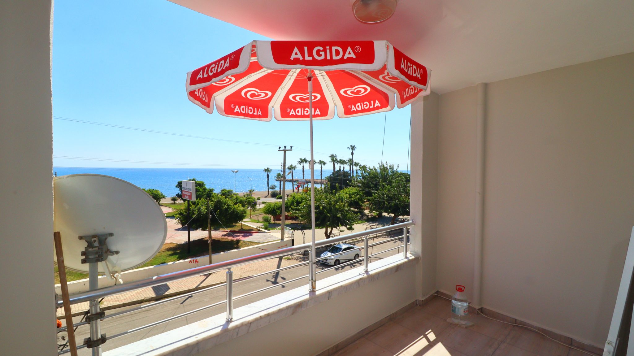 Mersin Erdemli Kocahasanlı Noord-Zuidgevel 2+1 goed onderhouden appartement te koopMersin Erdemli Kocahasanlı Север Южный Фасад 2+1 Благоустроенная Квартира Продается  ВО-ПЕРВЫХ, НАША КВАРТИРА НАХОДИТСЯ В МЕРСИН ЭРДЕМЛИ КОЧАХАСАНЛИ, В 50 МЕТРАХ ОТ МОРЯ.  НАША КВАРТИРА ВНУТРИ ПЛОЩАДКИ НАХОДИТСЯ В 50 МЕТРАХ ОТ МОРЯ, НА МАРШРУТЕ ШОССЕ D400. В СВЯЗИ С ЭТИМ ДОСТАТЬ ОЧЕНЬ ЛЕГКО. НАША КВАРТИРА ТАКЖЕ БОЛЬШАЯ 2+1 ОБСЛУЖИВАЕМАЯ КВАРТИРА БЕЗ РАСХОДОВ.  САМОЕ ГЛАВНОЕ, НА САЙТЕ ЕСТЬ ЛИФТ И АКТИВНОЕ УПРАВЛЕНИЕ.  В ТО ЖЕ ВРЕМЯ ОБЪЕКТ ЯВЛЯЕТСЯ ХОРОШО ВИДЕНИМ, НО ЕСТЬ ПАРИКМАХЕРСКАЯ, бакалейная лавка, КОМНАТЫ ДЛЯ ЗАВТРАКА И РОСКОШНЫЕ РЫБНЫЕ РЕСТОРАНЫ ВОКРУГ ОБЪЕКТА.  САМОЕ ГЛАВНОЕ - МОРСКОЙ ПЛЯЖ ЭРДЕРЕМЛИ КОЧАГАСАНЛИ ДЮНА. ЧЕРЕЗ ПЛЯЖ ПРОЛЕГАЮТ ПРОГУЛОЧНЫЕ ДОРОЖКИ. ПОЭТОМУ ОН НАИБОЛЕЕ ПРЕДПОЧИТАЕТСЯ ОСОБЕННО В ЛЕТНИЙ МЕСЯЦ И ДОБРО ПОЖАЛОВАТЬ ЛЕТНИМ, МОБИЛЬНЫМ, МЕСТНЫМ И ИНОСТРАННЫМ ГОСТЯМ.  НАША КВАРТИРА В ЭРДЕМЛИ КОЧАХАСАНЛИ ПОДХОДИТ ДЛЯ ИНВЕСТИЦИЙ. ЦЕНА ДОСТУПНА НА НАШИ КВАРТИРЫ. ОДНАКО ЭТО ВОЗМОЖНОСТЬ КВАРТИРА, КОТОРУЮ НЕЛЬЗЯ УПУСКАТЬ.  Mersin Erdemli Kocahasanlı Продается благоустроенная квартира 2+1 с видом на север-юг, РАСПОЛОЖЕННАЯ НА СЕВЕРО-ЮЖНОМ ПЕРИОДЕ. ОН БОЛЬШЕ В ОБЛАСТИ ЦИРКУЛЯЦИИ ВОЗДУХА НАША КВАРТИРА РАСПОЛОЖЕНА НА ВТОРОМ ЭТАЖЕ 7-ЭТАЖНОГО ДОМ НАД МАГАЗИНОМ.  В КВАРТИРЕ ЕСТЬ гардеробная, 1 ДУШЕВАЯ КАБИНА, 1 ТУАЛЕТ ALAFRANGA.  В ТО ЖЕ ВРЕМЯ ЭТО ДОРОГАЯ КВАРТИРА, КОТОРАЯ БЫЛА ПОЛНОСТЬЮ СОХРАНЕНА. НА ПЛОЩАДКЕ ЕСТЬ ЛИФТ.  РЕЗУЛЬТАТ, ПОЖАЛУЙСТА, СВЯЖИТЕСЬ С НАМИ ДЛЯ ВАШЕГО ПОРТФОЛИО ДЛЯ ПРОДАЖИ С ВИДОМ НА МОРЕ В ERDEMLİ KOCAHASANLI.  ERDEMLİ VIP ЭКСПЕРТНЫЙ ПЕРСОНАЛ ПО НЕДВИЖИМОСТИ  ТОРГОВЛЯ НЕДВИЖИМОСТЬЮ, ПРОДАЖА, АРЕНДА ЗЕМЛИ, ЖИЛЬЕ, ИНВЕСТИЦИИ, НЕДВИЖИМОСТЬ ПРОДОЛЖАЕТ ПОМОЧЬ ВАМ В ЛЮБОМ ВОПРОСЕ. МЫ БЛИЖЕ К ВАМ, КАК ТЕЛЕФОН, МЫ ВСЕГДА ЗДЕСЬ ДЛЯ ВАШЕГО ДЕЛА И ПОСЛЕ ПРОЦЕДУР ДЕЛА. МЫ ВСЕГДА ЖДЕМ ВАС НА КОФЕ В НАШЕМ ОФИСЕ, РАСПОЛОЖЕННОМ СТОРОНЕ СРЕДНЕЙ ШКОЛЫ ЭРДЕМЛИ.