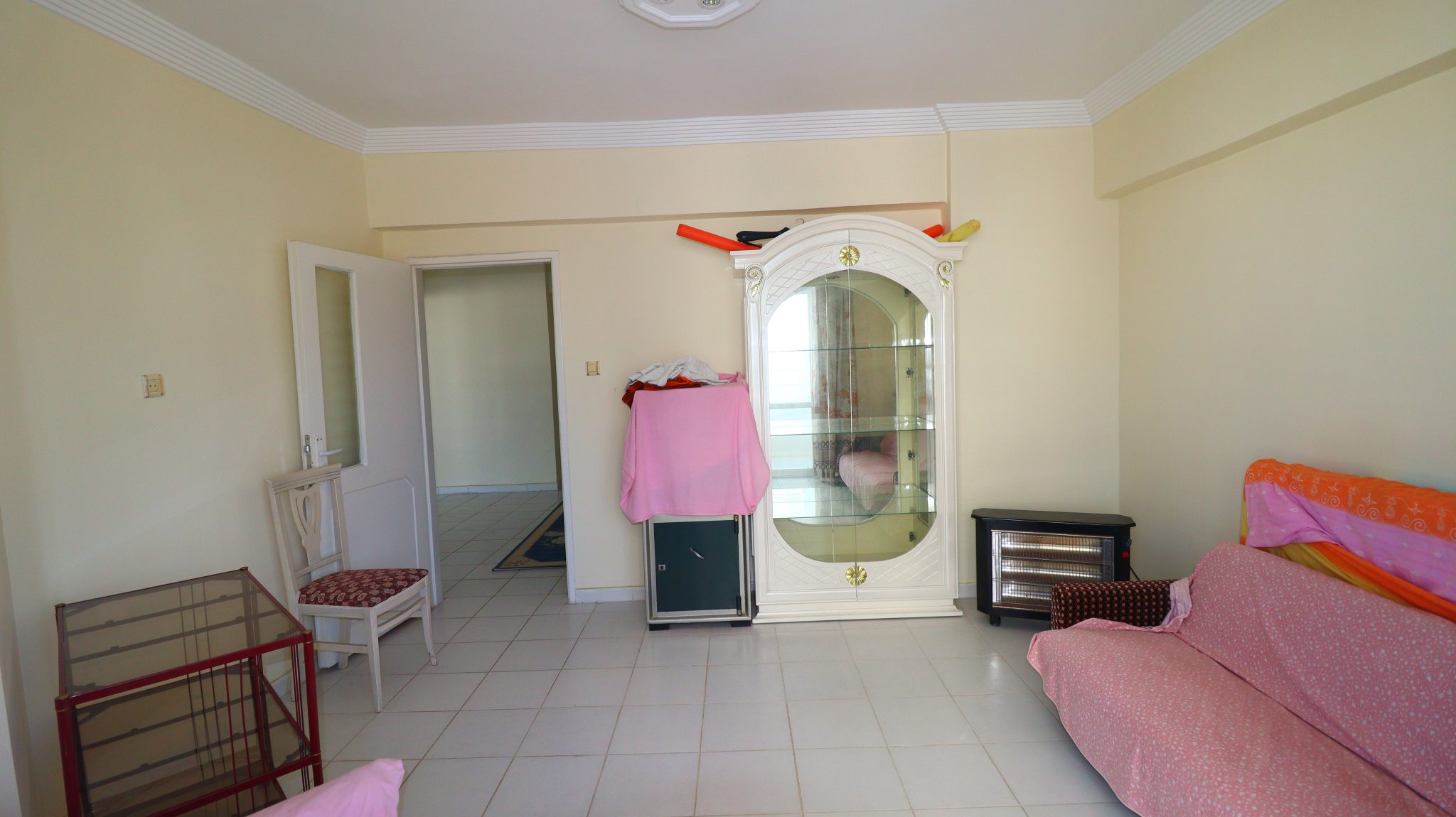 Möblierte 3 + 1 geräumige Wohnung zum Verkauf in Mersin Erdemli Tömük Flamingo 3 Complex
