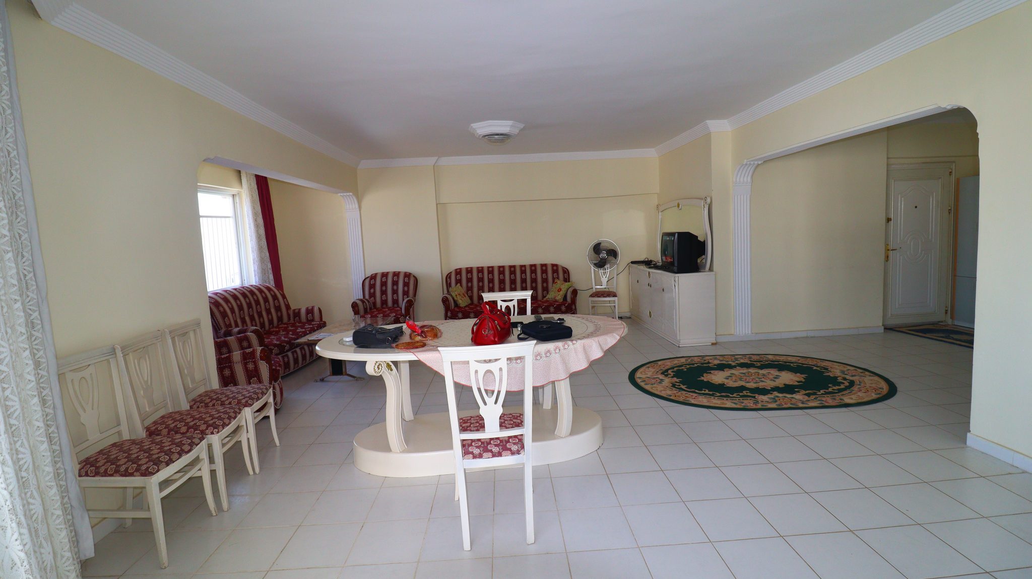 Möblierte 3 + 1 geräumige Wohnung zum Verkauf in Mersin Erdemli Tömük Flamingo 3 Complex