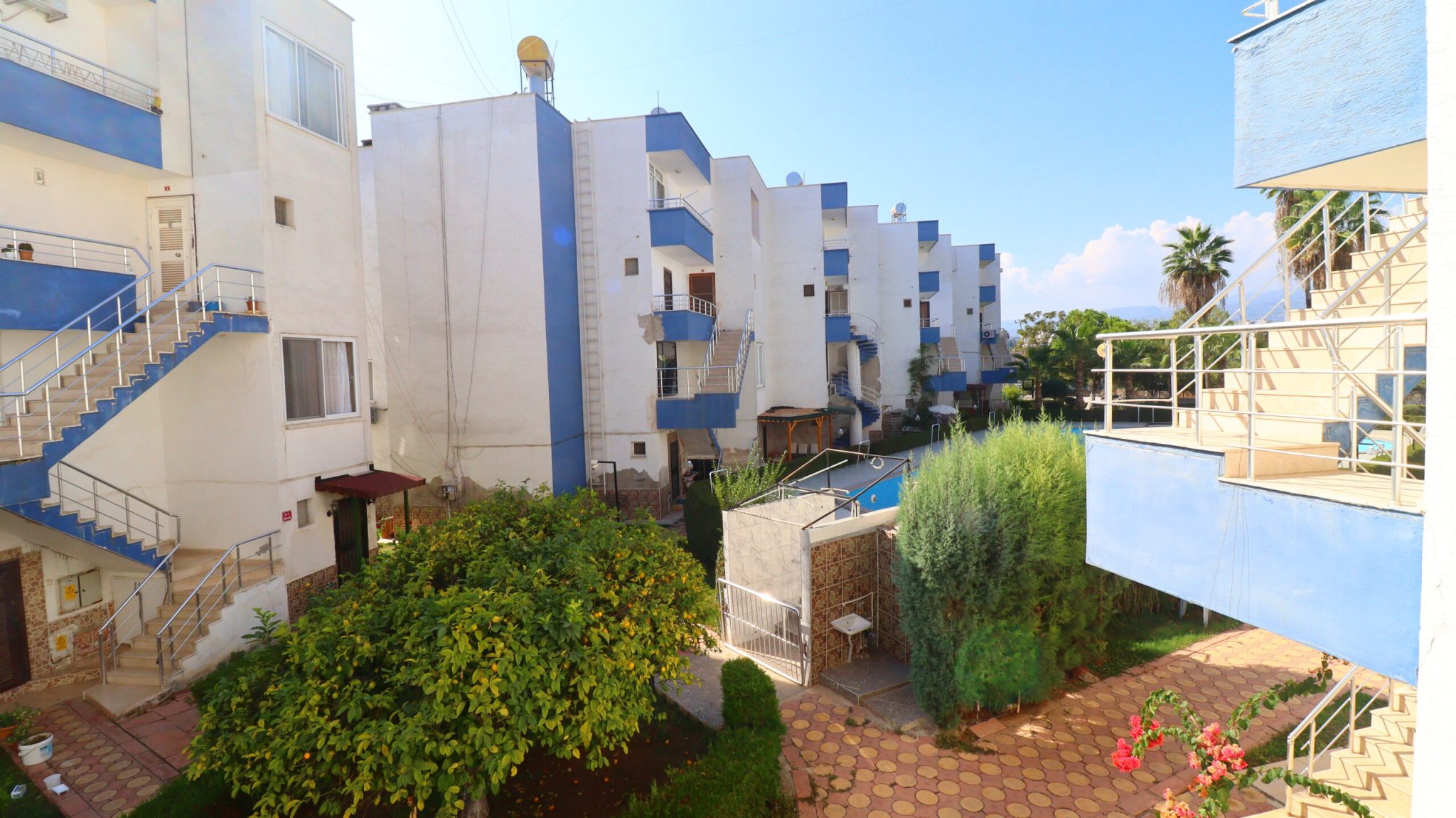 Çeşmeli Adakoğlu Danize Sıfır Site İçinde Eşyalı Satılık 3+1 Dubleks Daire
