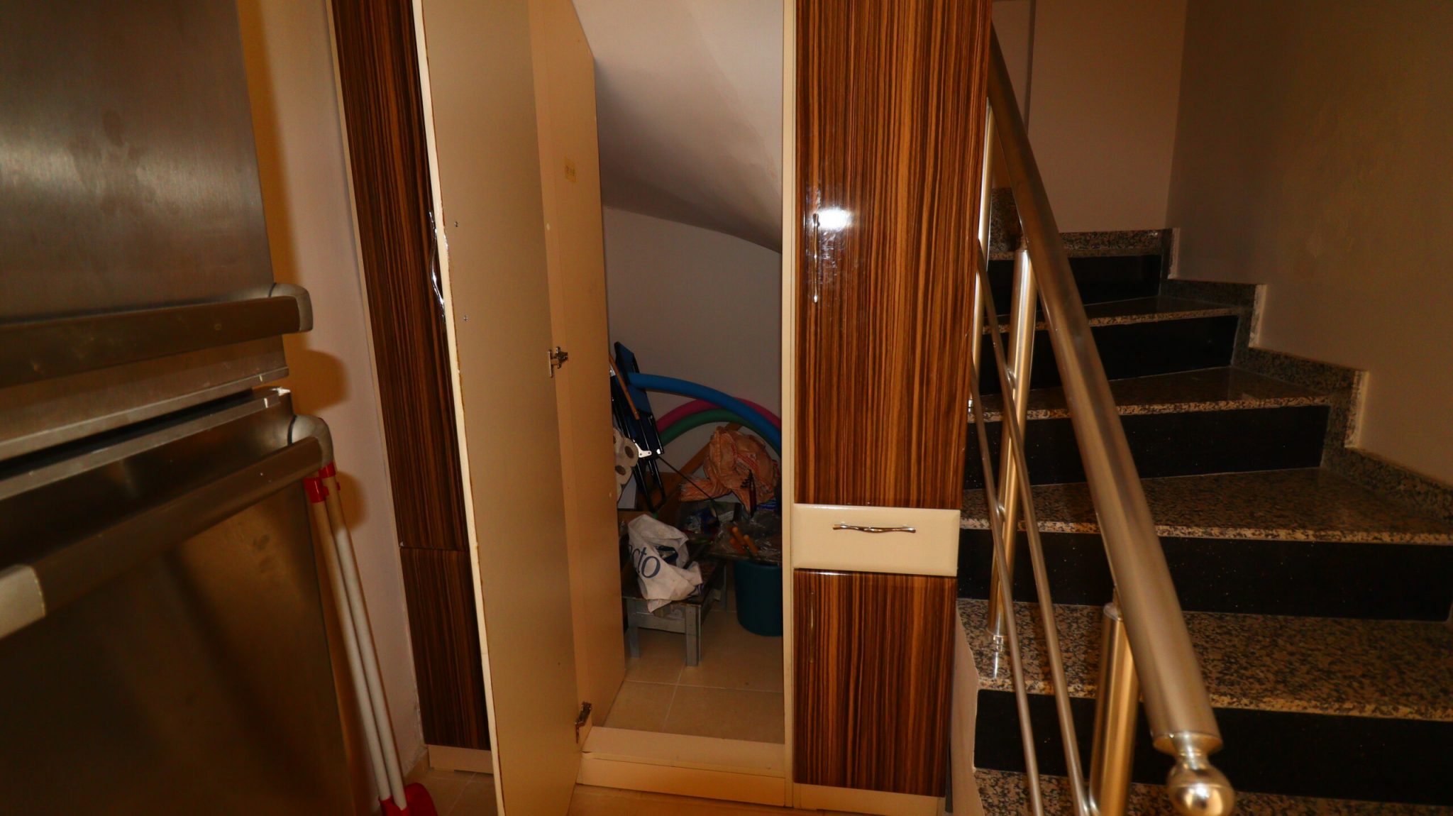 Çeşmeli Adakoğlu Danize Sıfır Site İçinde Eşyalı Satılık 3+1 Dubleks Daire