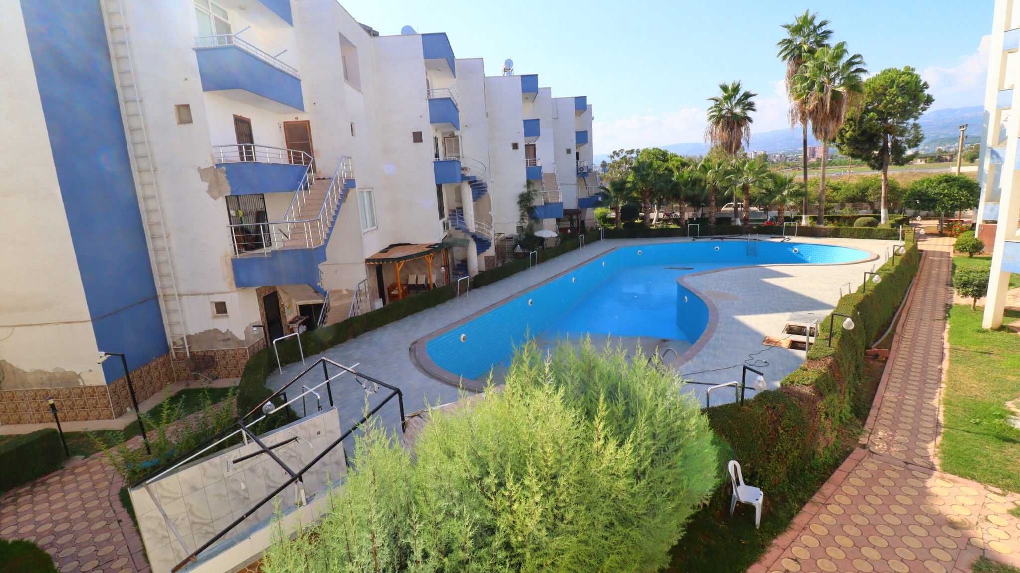 Çeşmeli Adakoğlu Danize Sıfır Site İçinde Eşyalı Satılık 3+1 Dubleks Daire