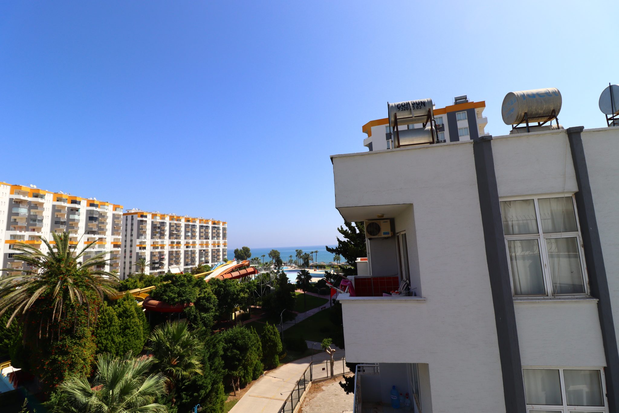 Mersin Erdemli Kargıpınarı Bahama Sitesi 3+1 Wohnung zum Verkauf auf der Terrassenetage