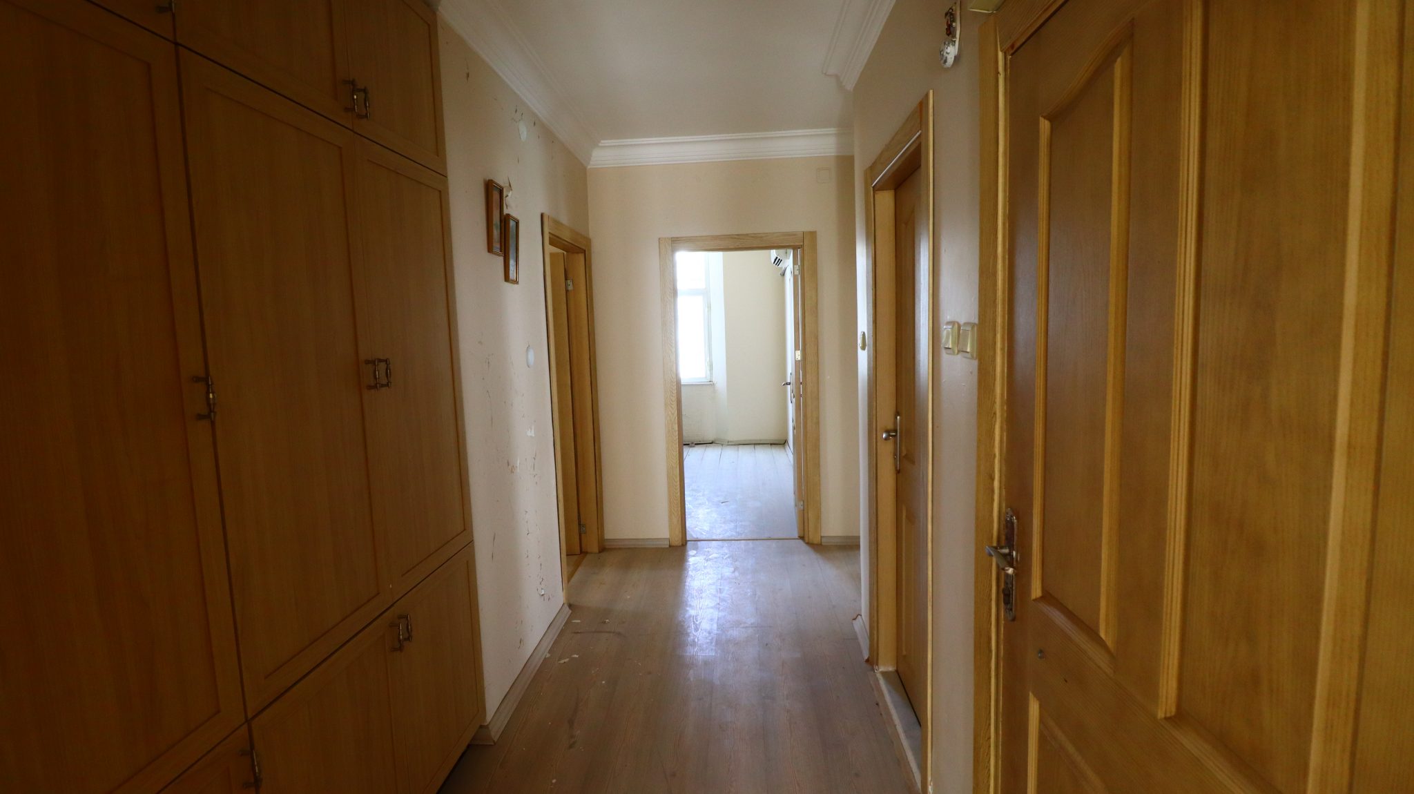 Mersin Erdemli Kargıpınarı Bahama Sitesi 3+1 Wohnung zum Verkauf auf der Terrassenetage