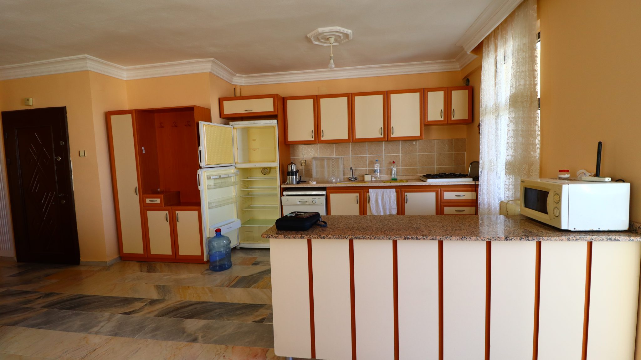 Mersin Erdemli Kumkuyu Alkent Sitesi Möblierte 2+1 Wohnung zu verkaufen