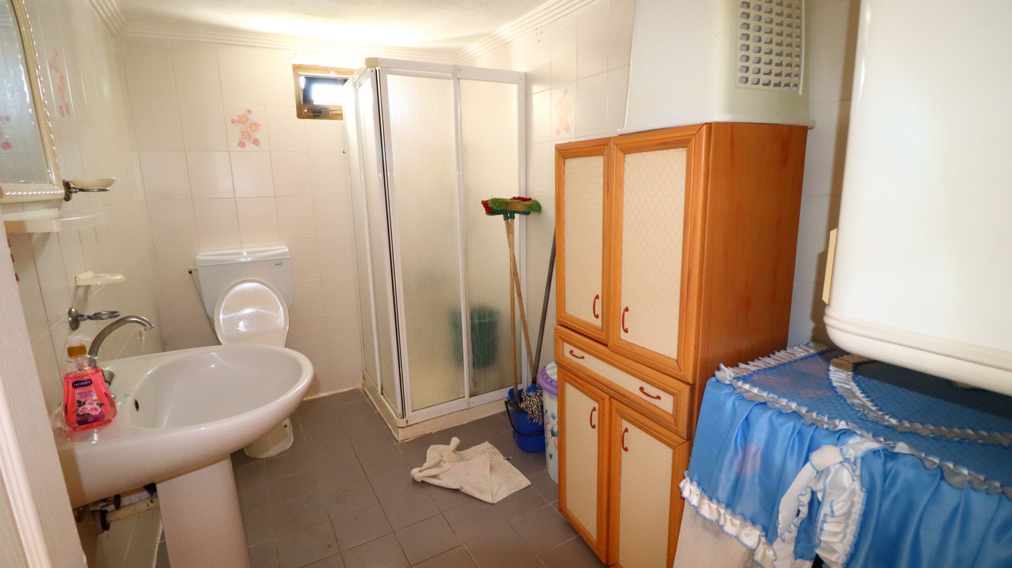 Mersin Erdemli Kumkuyu Alkent Sitesi Möblierte 2+1 Wohnung zu verkaufen