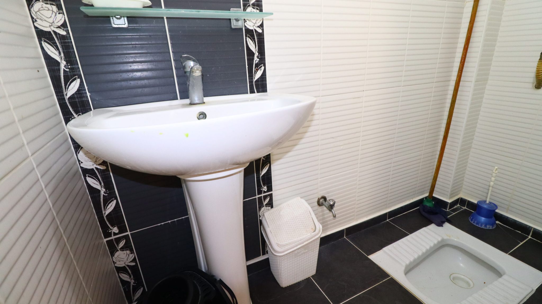 Mersin Erdemli Merkez Denize Sıfır Eşyalı Kiralık  3+1 Daire