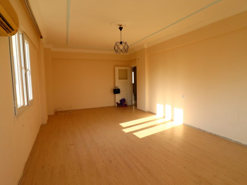 Mersin Erdemli Merkez Denize 100 mt Satılık 2+1 Daire