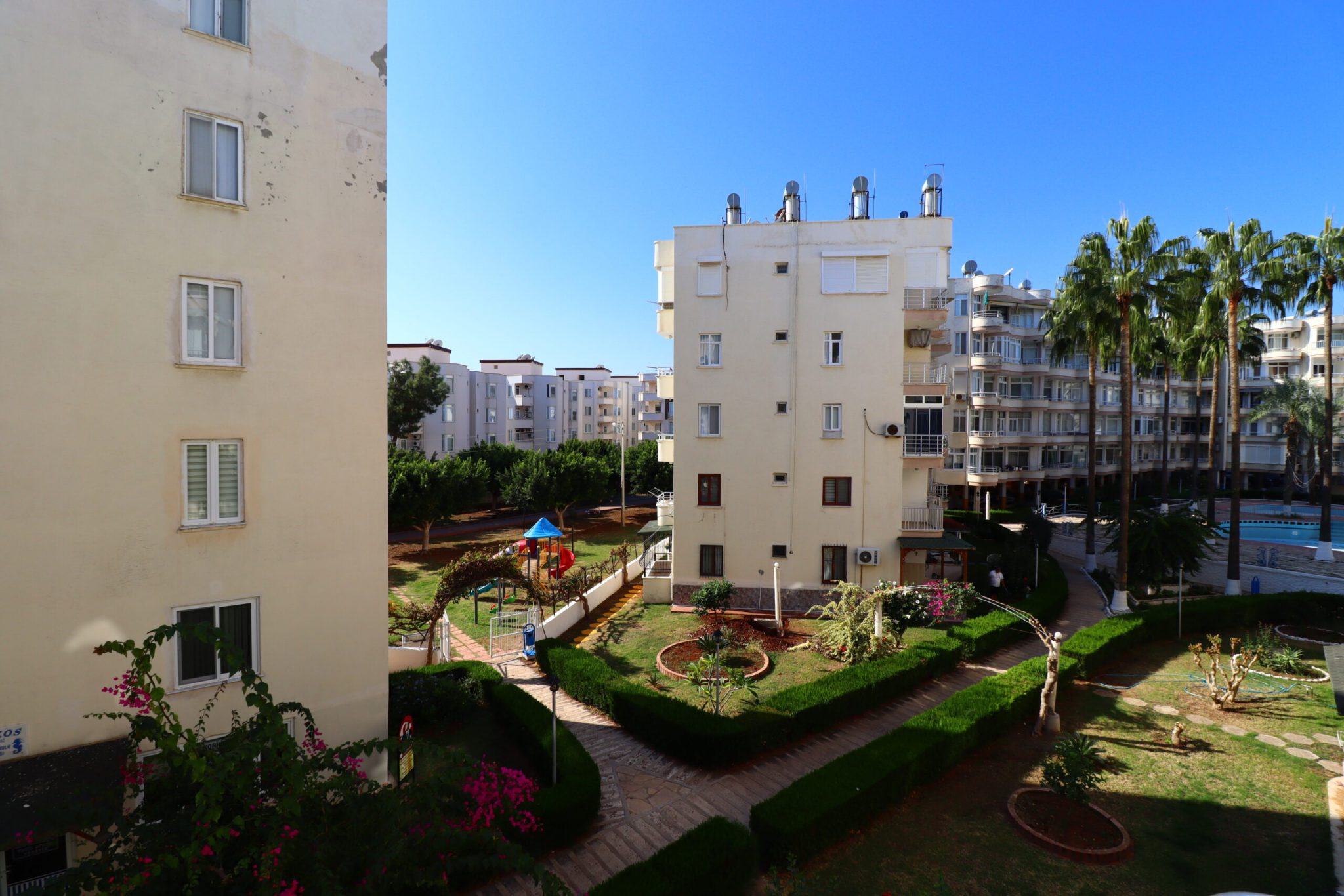 Mersin Erdemli Kumkuyu Korikos Sitesi Deniz Manzaralı  Eşyalı Kiralık 1+1 Daire