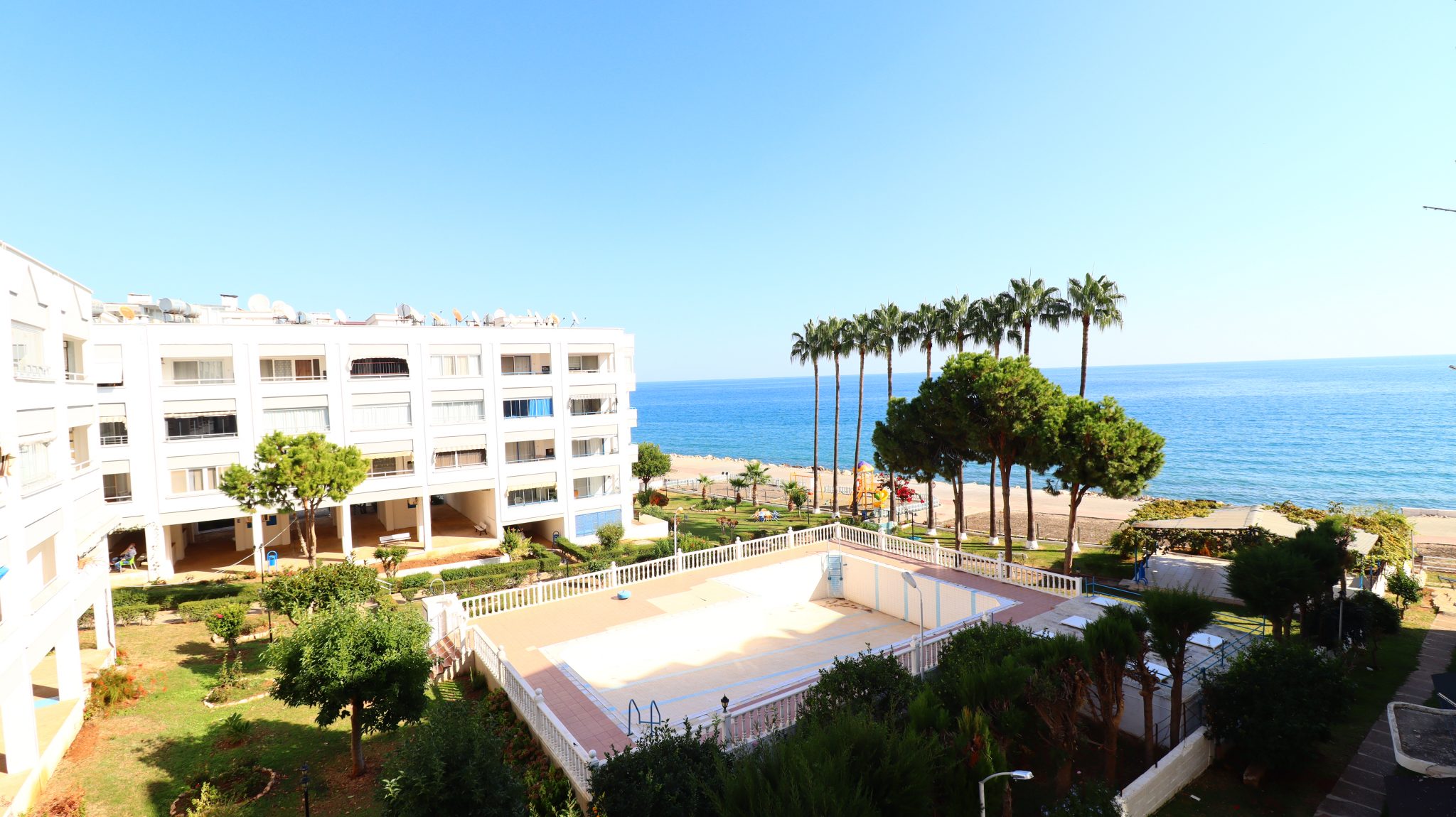 Mersin Erdemli Ayaş Korikos Site Meerblick Möblierte 1+1 Wohnung zu vermieten