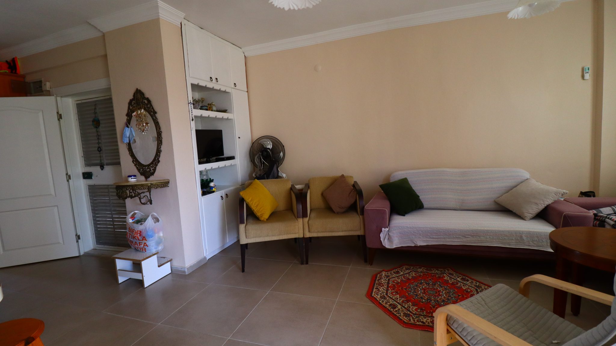 Mersin Erdemli Ayaş Korikos Site Meerblick Möblierte 1+1 Wohnung zu vermieten