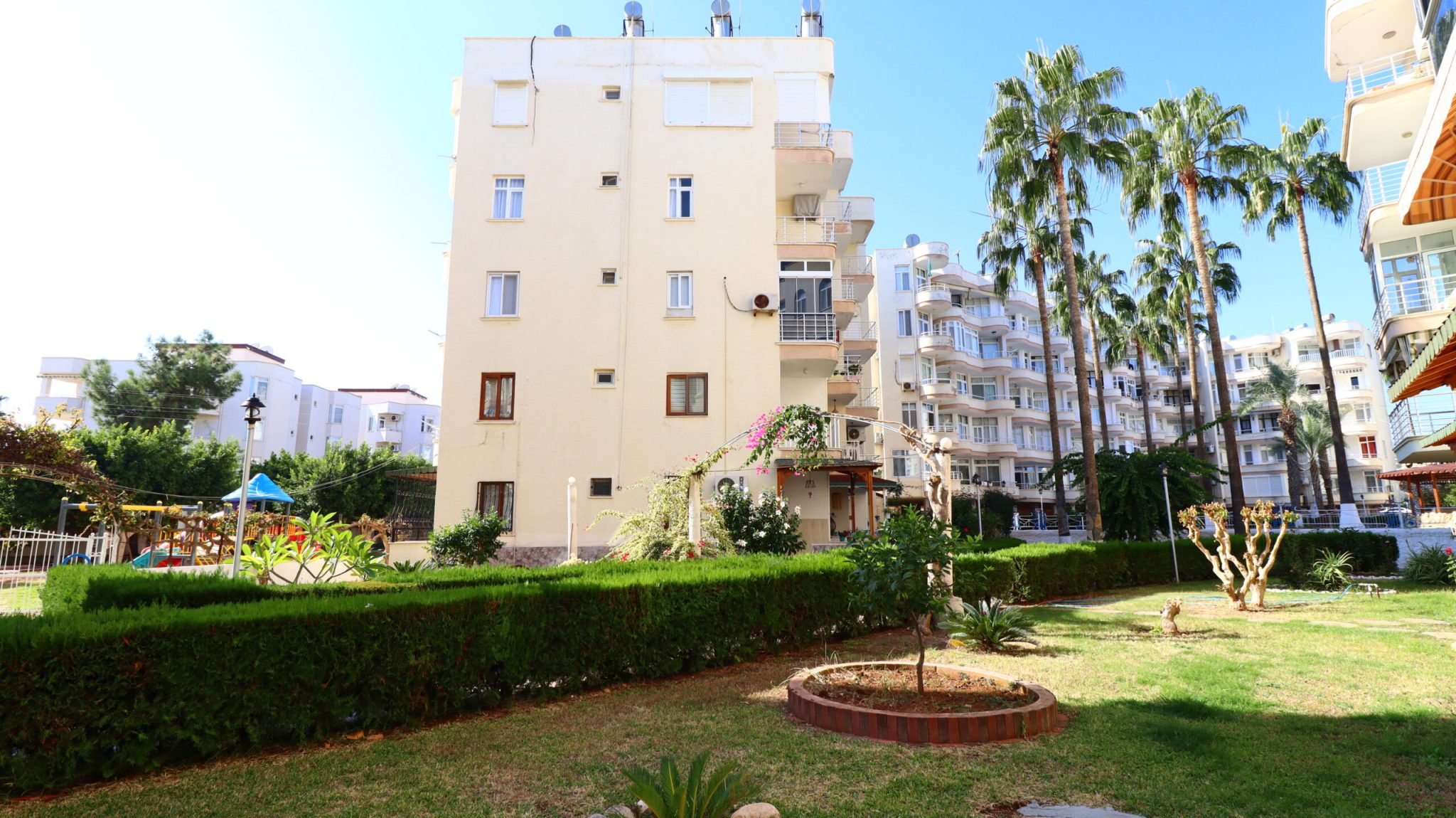 Mersin Erdemli Ayaş Korikos Sitesi Eşyalı Kiralık  1+1  Bahçe Katı Daire
