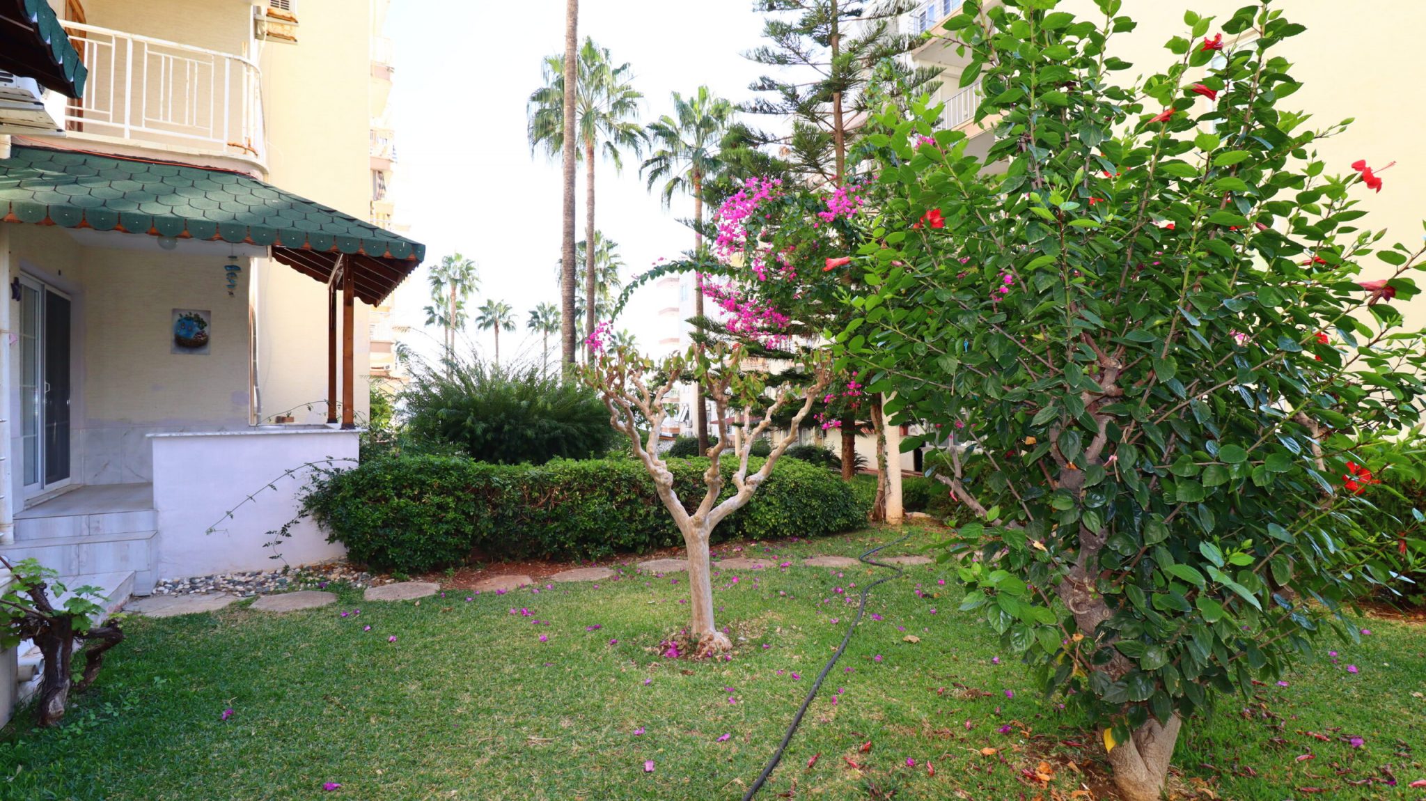 Mersin Erdemli Ayaş Korikos Sitesi Eşyalı Kiralık  1+1  Bahçe Katı Daire