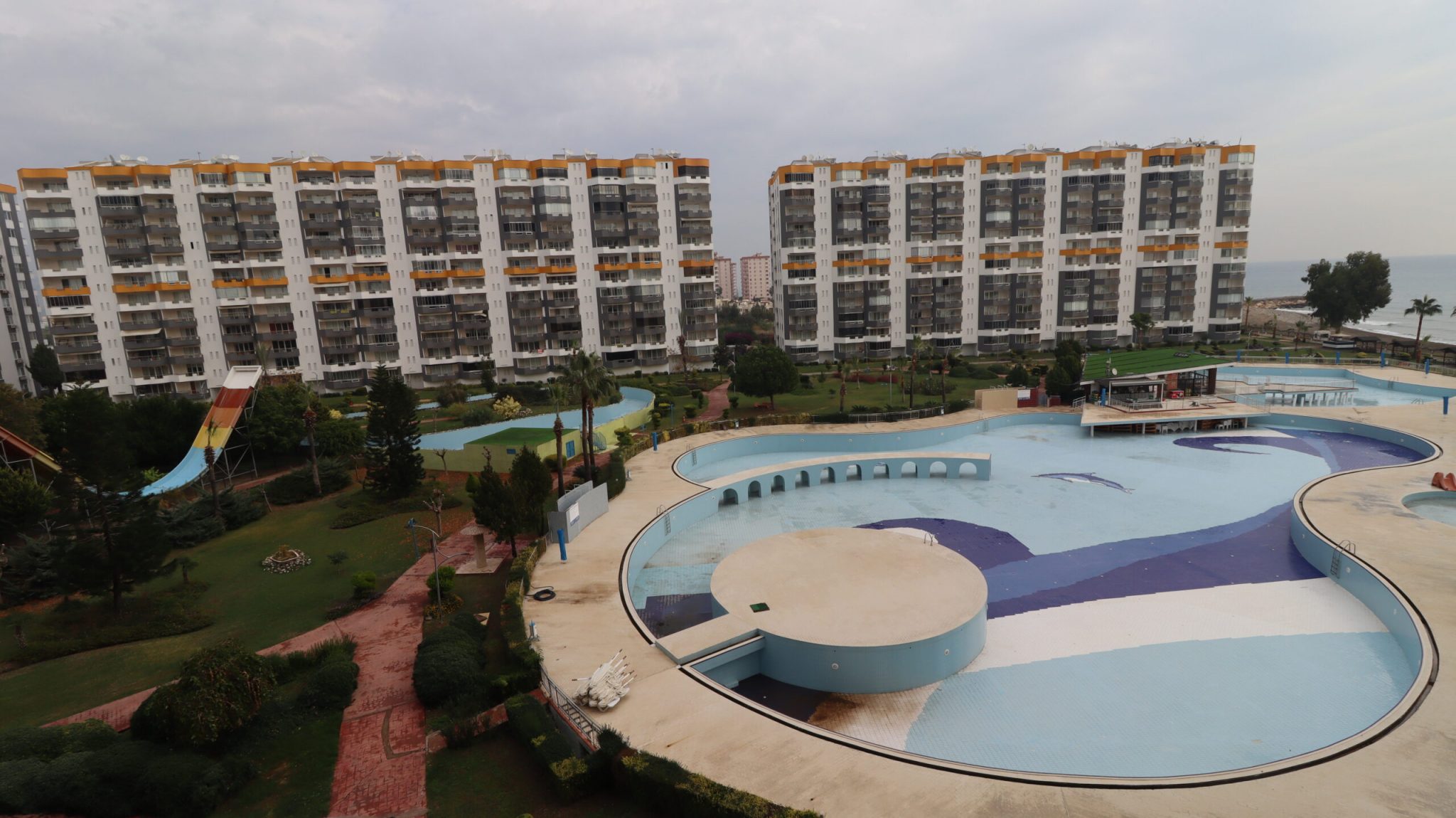 Mersin Erdemli Kargıpınarı Queenaba Sitesi Satılık Eşyalı 3+1  Daire Denize Yakın Bloklar