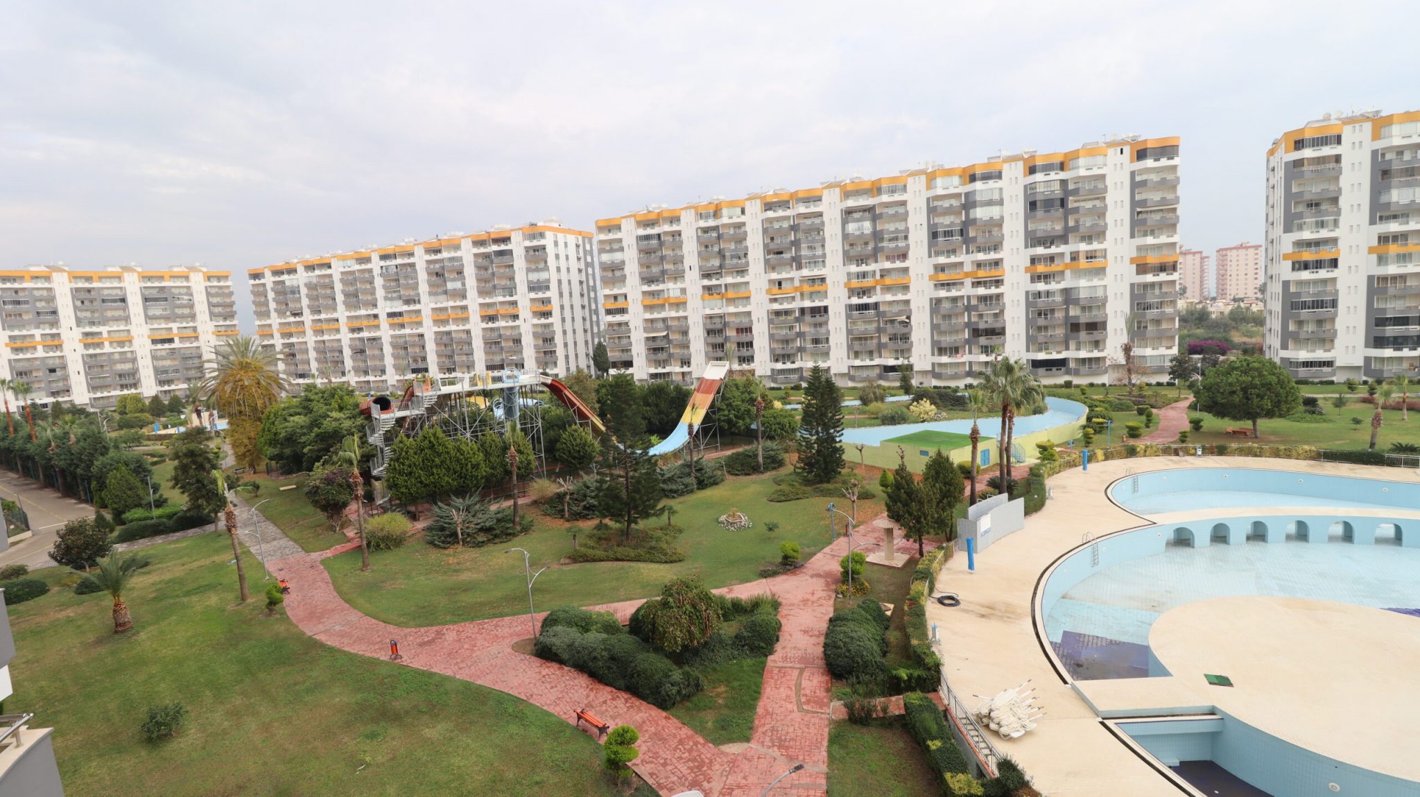 Mersin Erdemli Kargıpınarı Queenaba Sitesi Satılık Eşyalı 3+1  Daire Denize Yakın Bloklar