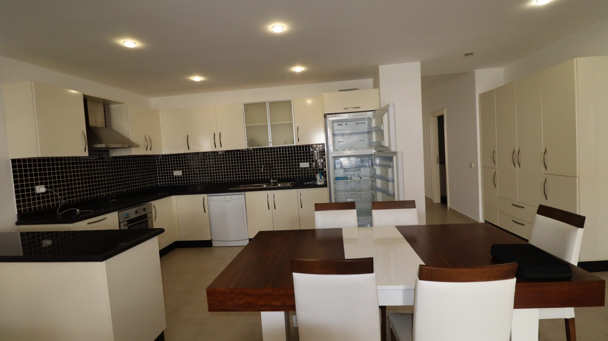 Mersin Erdemli Kargıpınarı Queenaba Sitesi Satılık Eşyalı 3+1  Daire Denize Yakın Bloklar