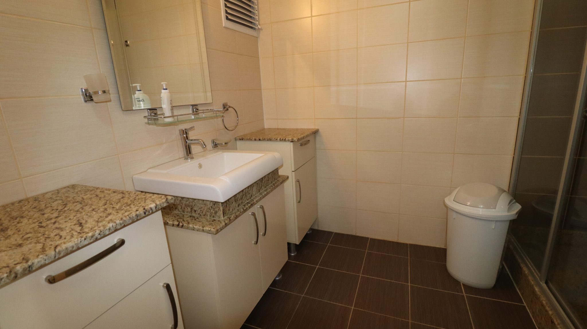 Mersin Erdemli Kargıpınarı Queenaba Sitesi Satılık Eşyalı 3+1  Daire Denize Yakın Bloklar