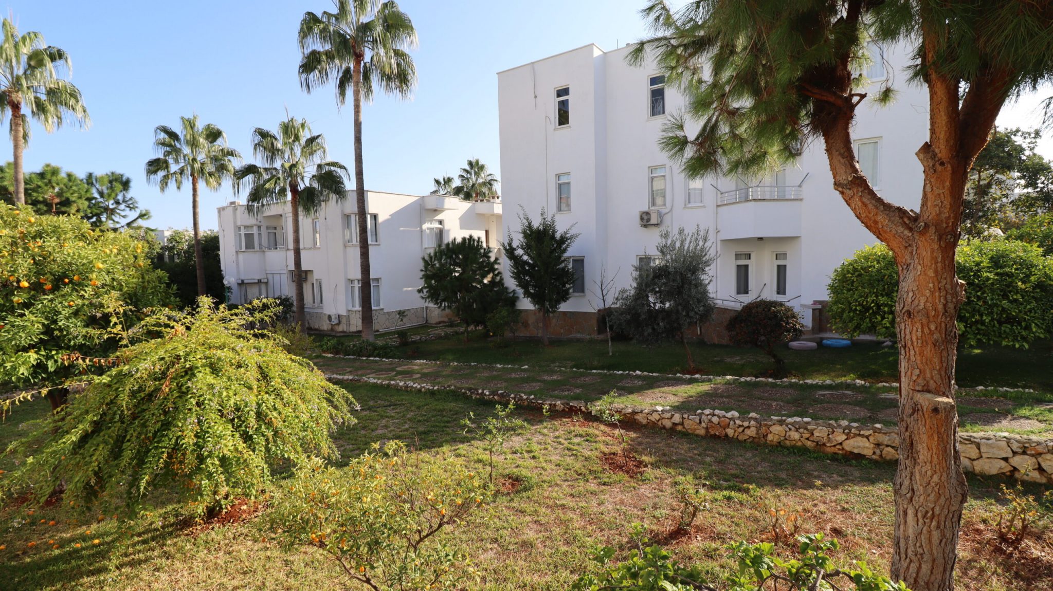 Mersin Erdemli Kumkuyu Altınportakal Sitesi Eski Bloklar Satılık 3+1 Bahçe Katı Daire