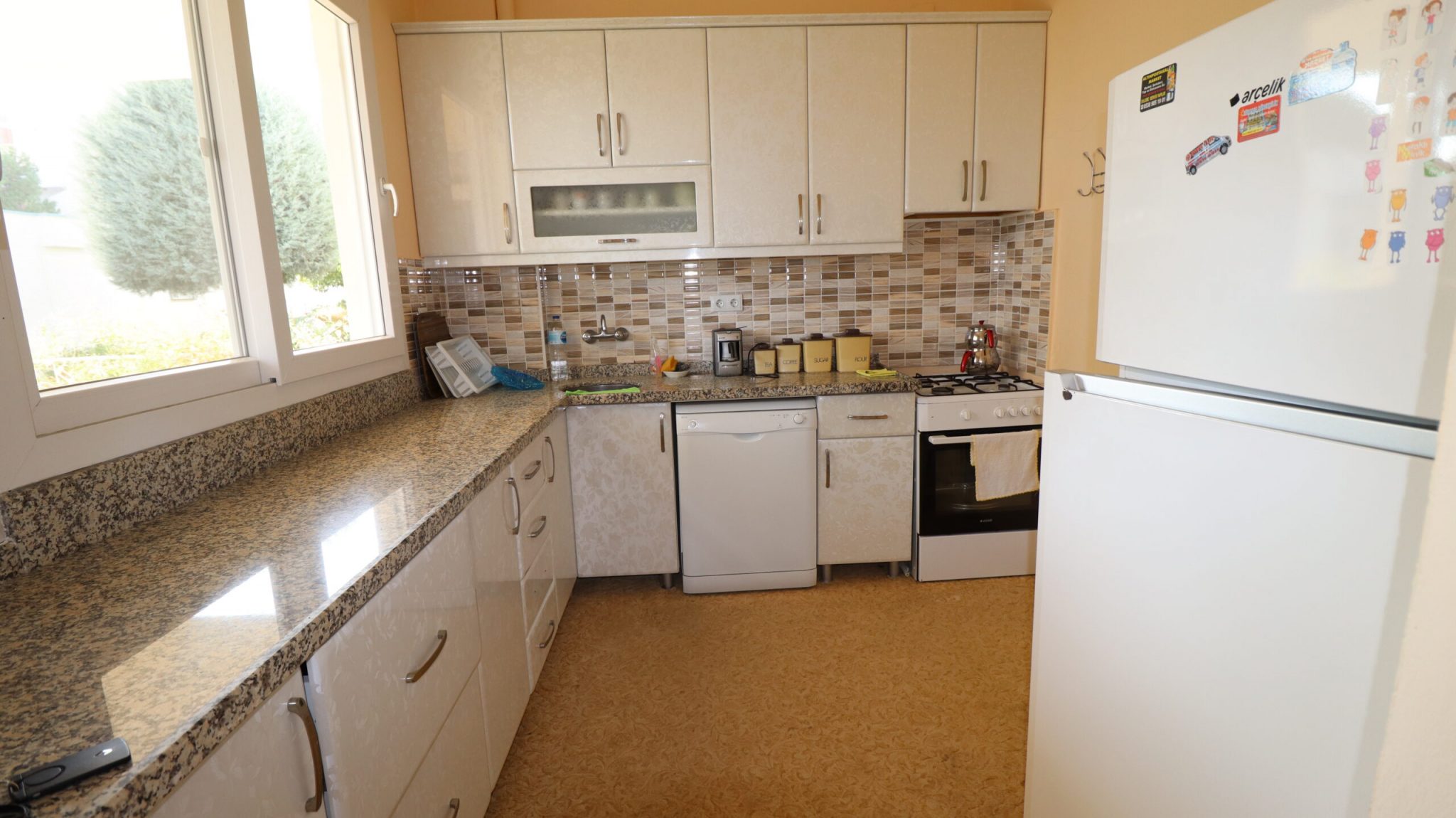 Mersin Erdemli Kumkuyu Altınportakal Sitesi Eski Bloklar Satılık 3+1 Bahçe Katı Daire