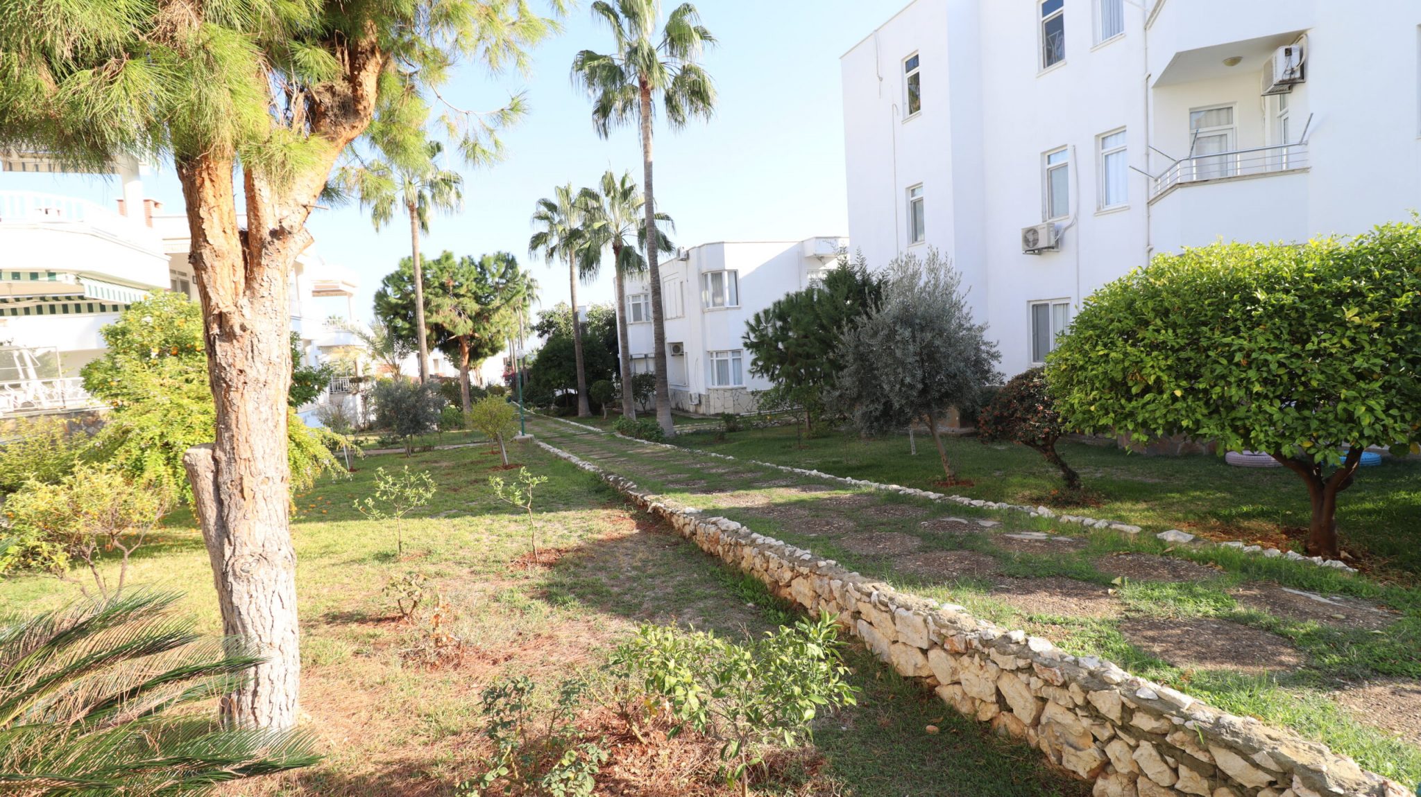 Mersin Erdemli Kumkuyu Altınportakal Sitesi Eski Bloklar Satılık 3+1 Bahçe Katı Daire