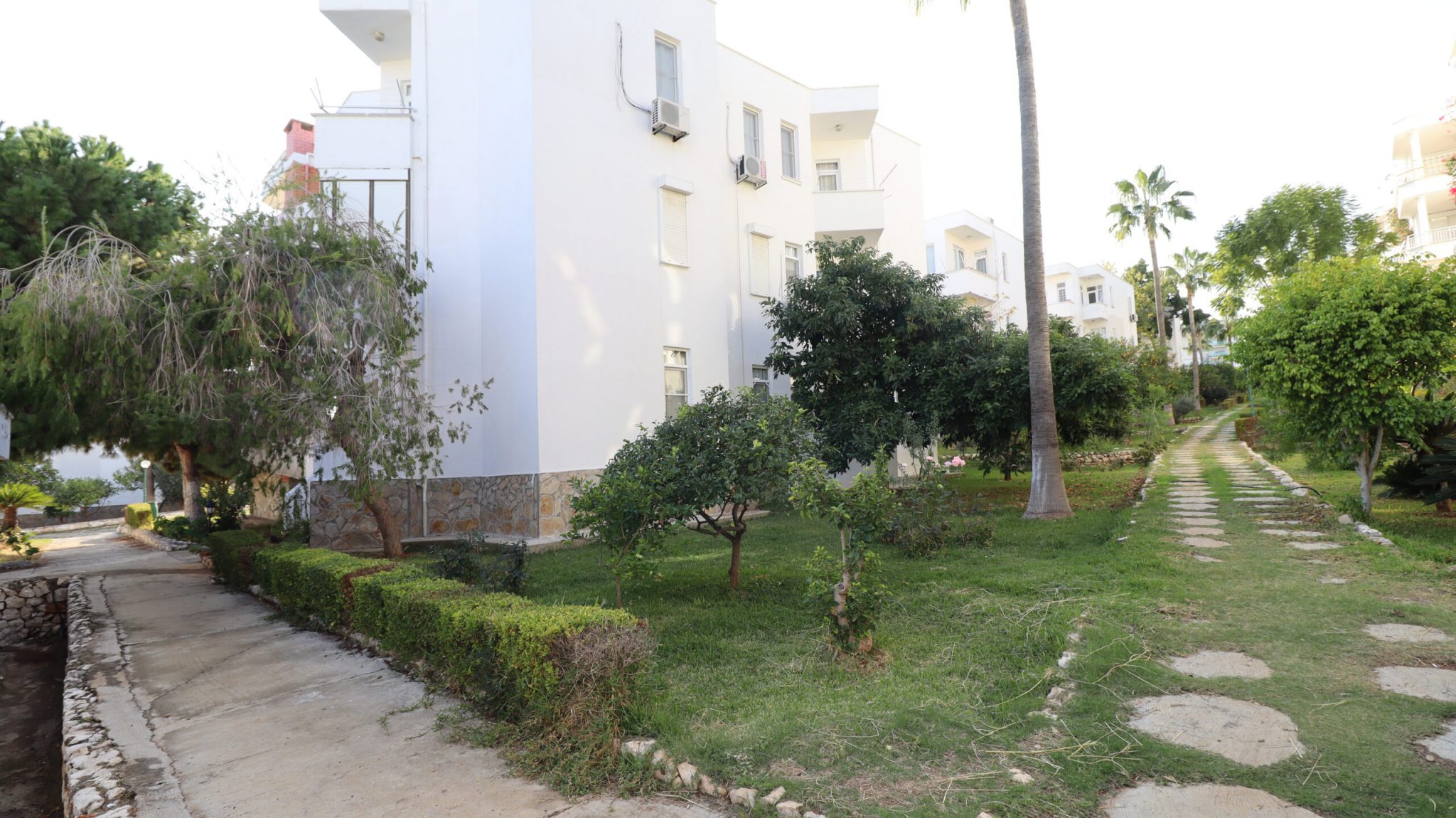 Mersin Erdemli Kumkuyu Altınportakal Sitesi Eski Bloklar Satılık 3+1 Bahçe Katı Daire