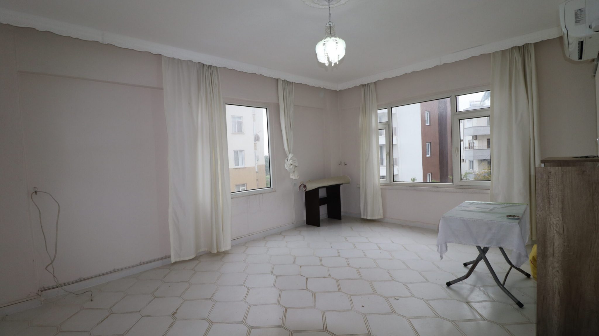 Mersin Erdemli Alata Selcen Sitesi Kısmi Eşyalı Kiralık 3+1 Daire