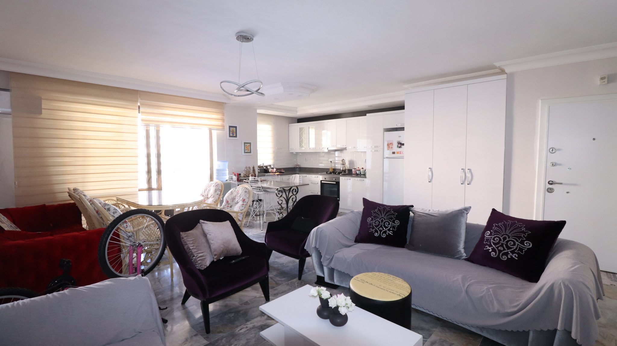 2 Möblierte 2+1 Wohnung zur Miete in Mersin Erdemli Çeşmeli Altunören