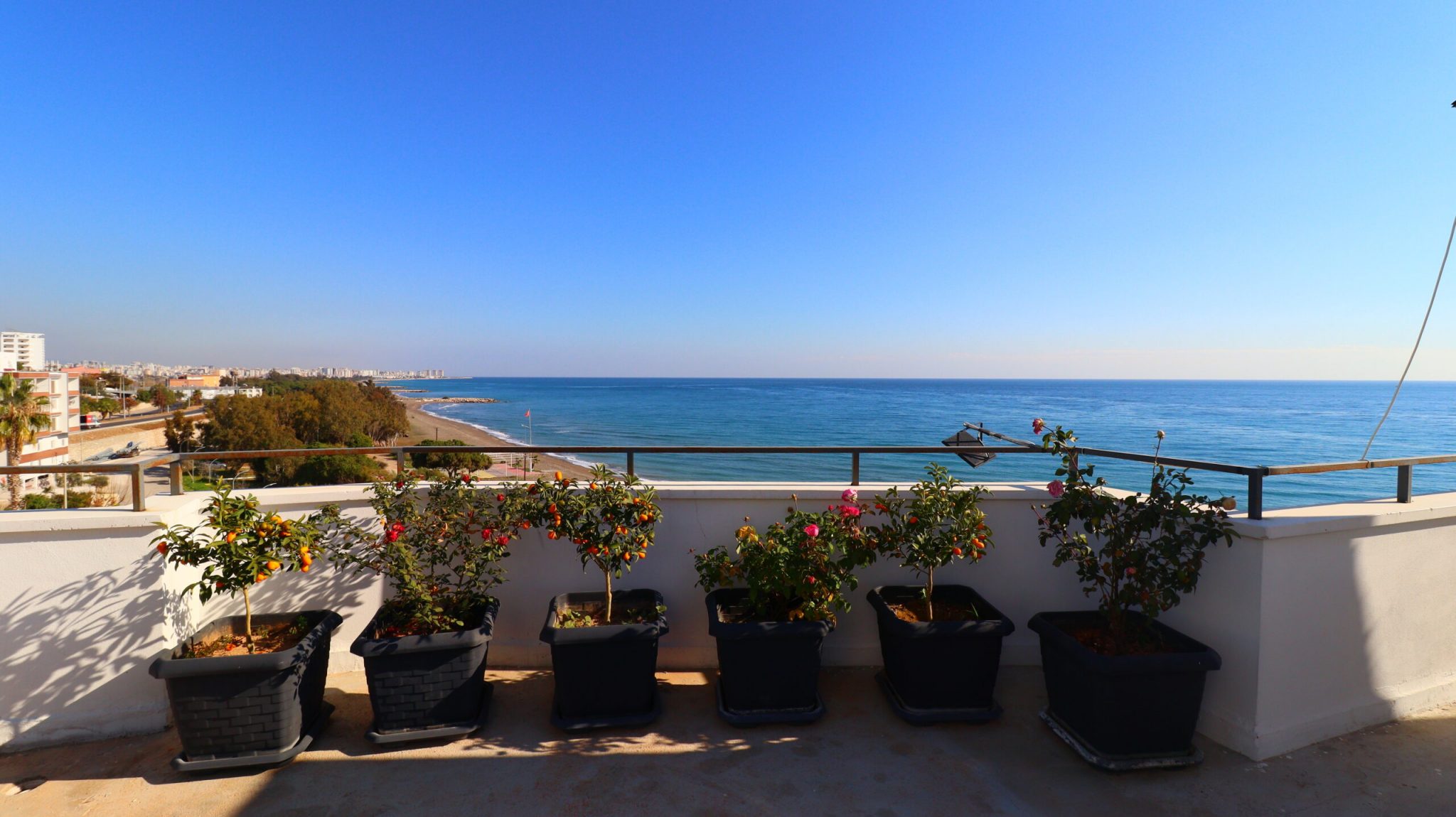 Mersin Erdemli Kocahasanlı Denize Sıfır Eşyalı Satılık 2+1 Daire