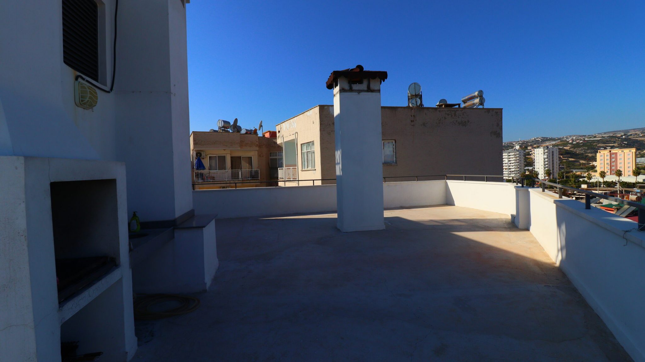 Mersin Erdemli Kocahasanlı Denize Sıfır Eşyalı Satılık 2+1 Daire