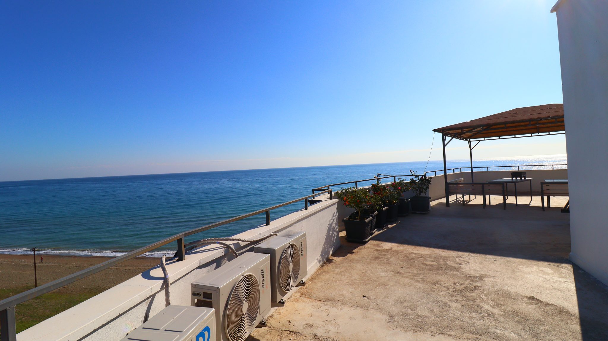 Gemeubileerd 2+1 appartement te koop in Mersin Erdemli Kocahasanlı aan de kust