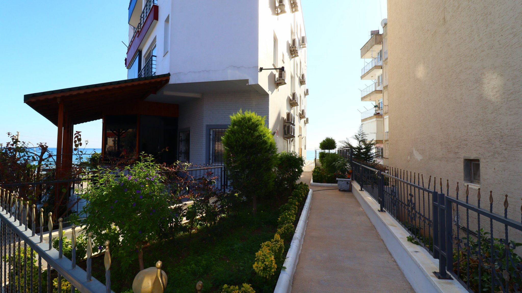 Mersin Erdemli Kocahasanlı Denize Sıfır Eşyalı Satılık 2+1 Daire