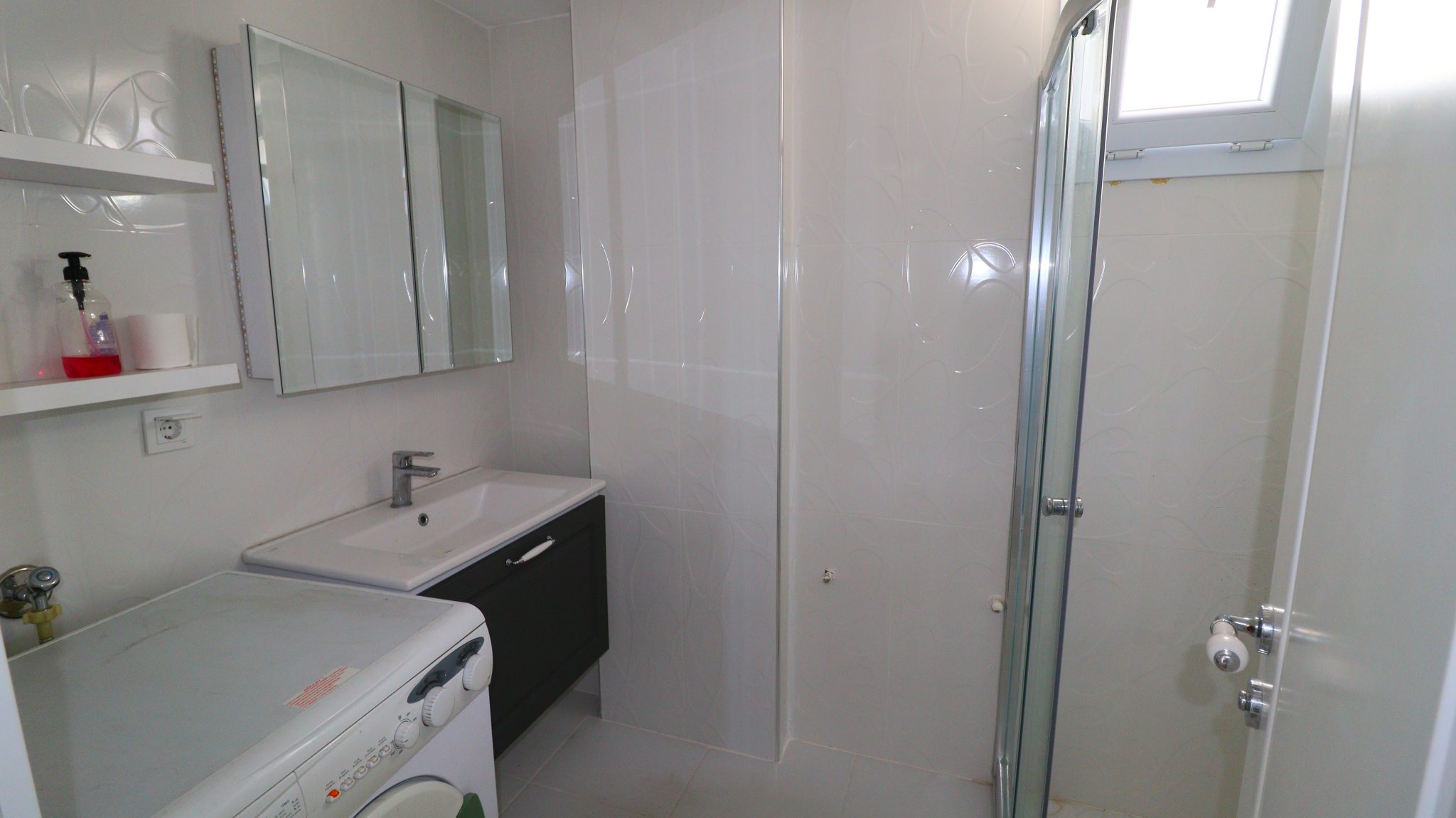 Gemeubileerd 2+1 appartement te koop in Mersin Erdemli Kocahasanlı aan de kust