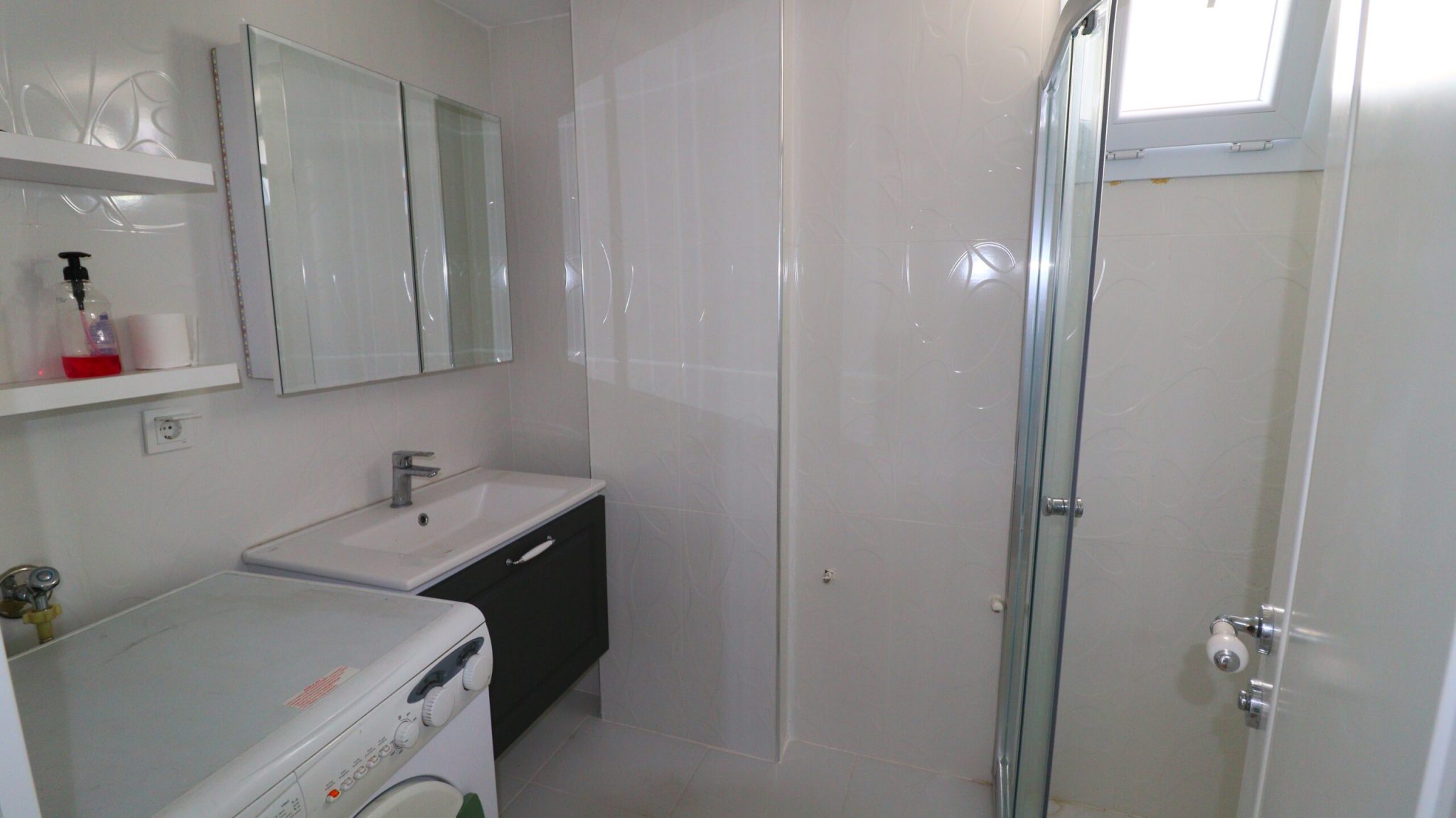 Mersin Erdemli Kocahasanlı Denize Sıfır Eşyalı Satılık 2+1 Daire