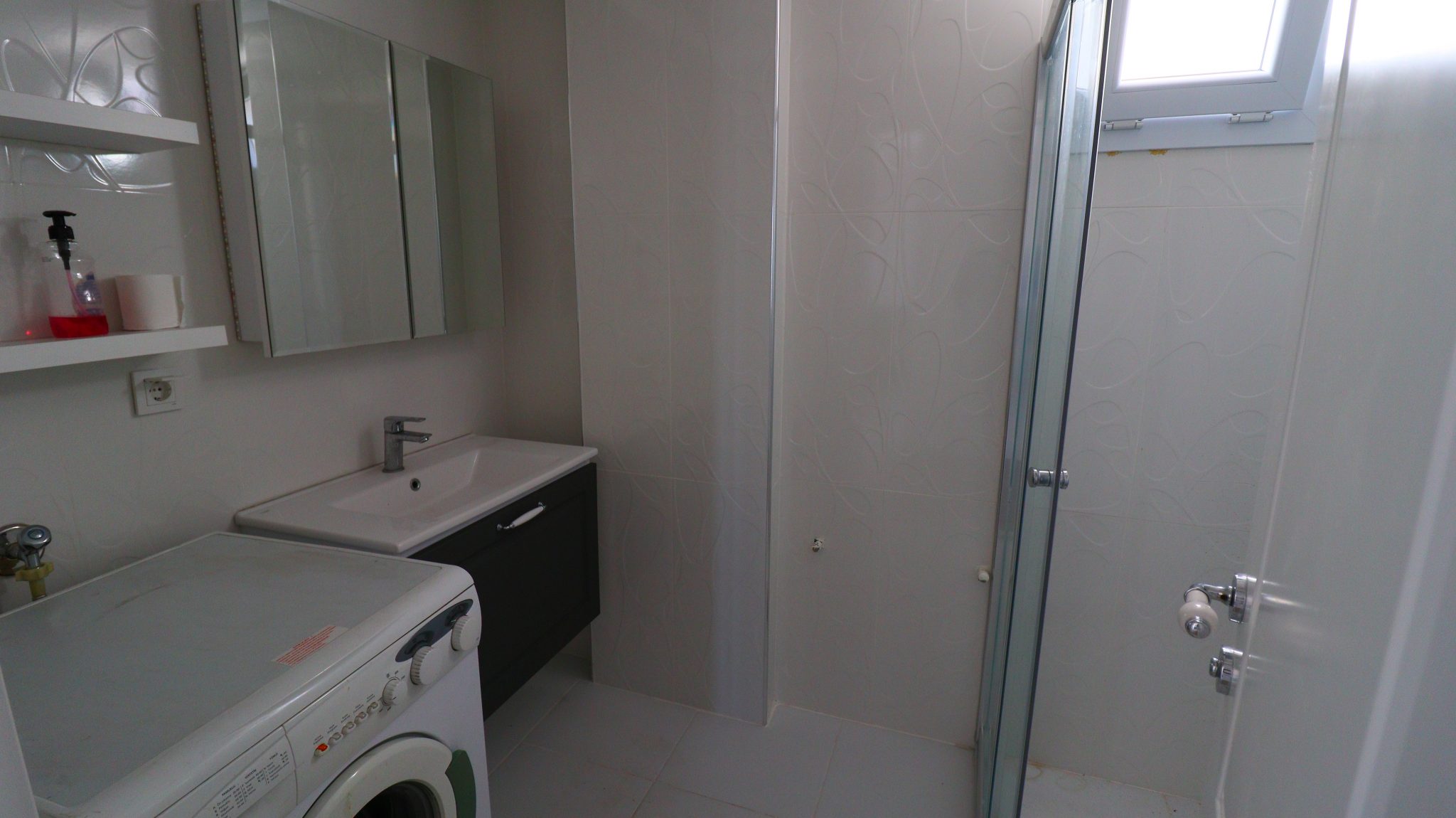 Gemeubileerd 2+1 appartement te koop in Mersin Erdemli Kocahasanlı aan de kust