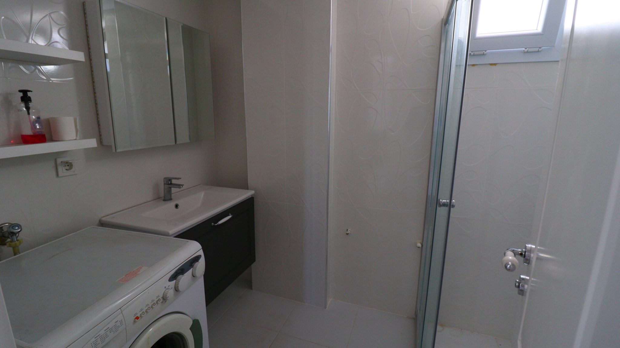 Mersin Erdemli Kocahasanlı Denize Sıfır Eşyalı Satılık 2+1 Daire