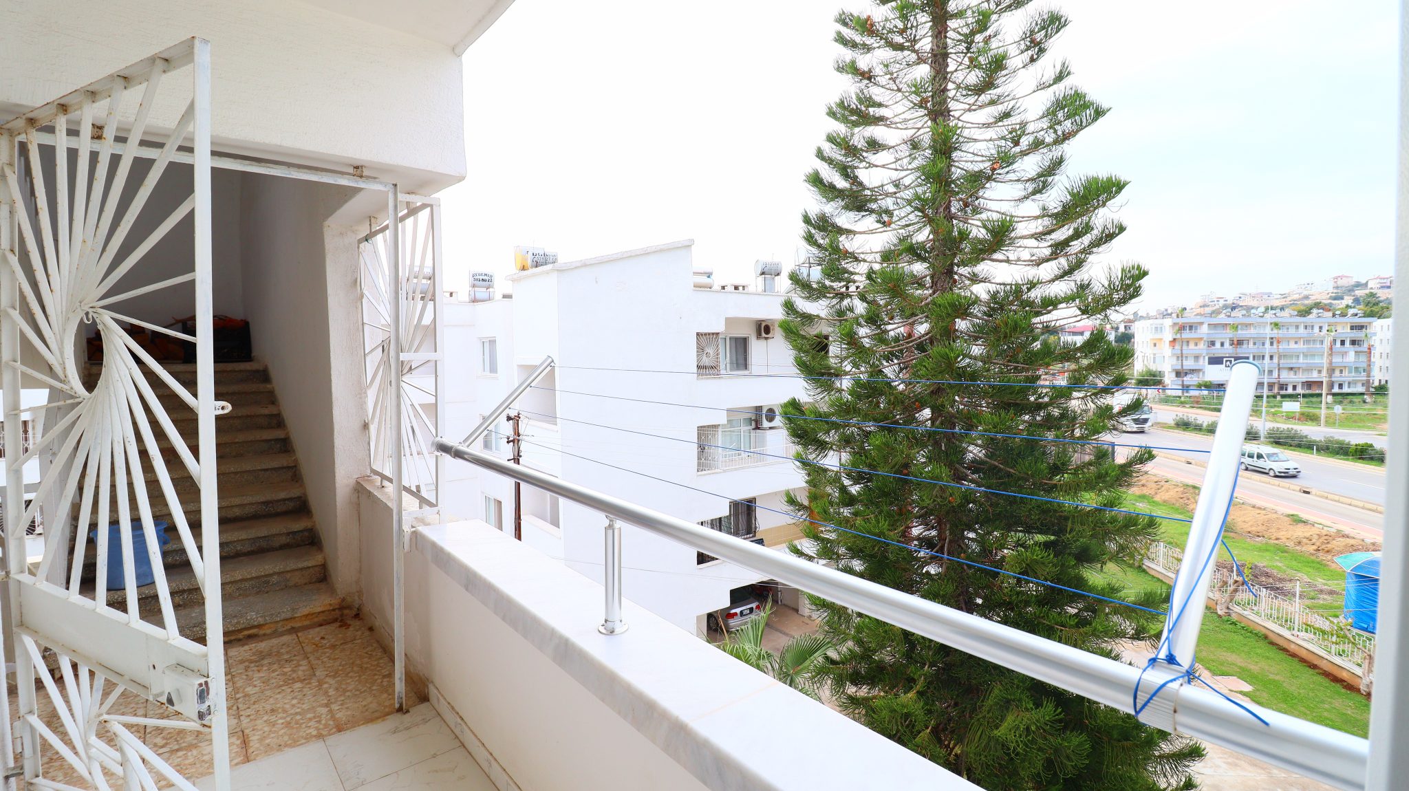 Gepflegte 2+1-Wohnung zum Verkauf in Mersin Erdemli Limonlu Gökmen Sitesi Möbliert