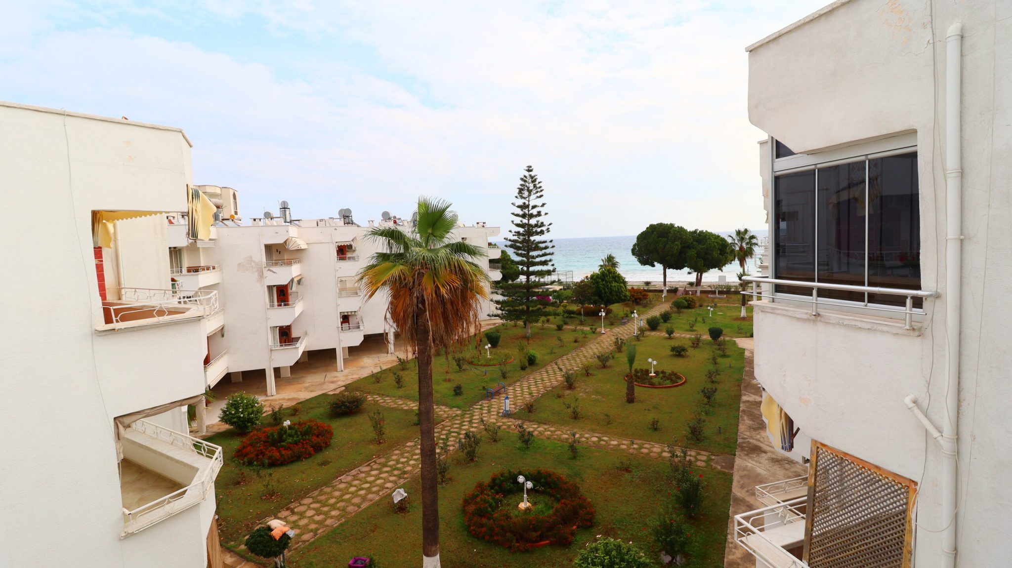 Mersin Erdemli Limonlu Gökmen Sitesi Eşyalı Satılık 2+1 Bakımlı Daire