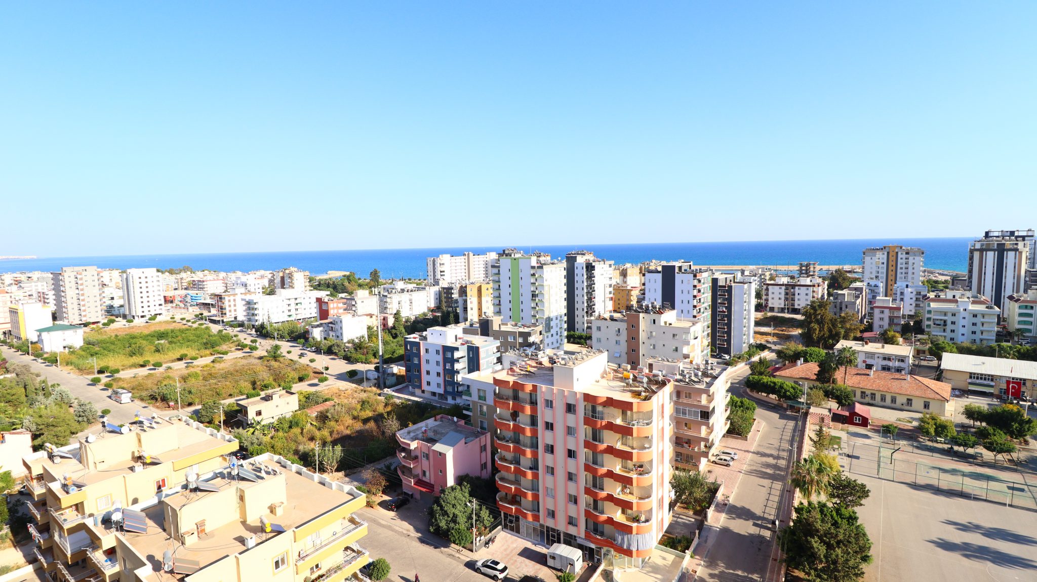 Mersin Erdemli Alata   Zeezicht   3+1 ruime flat te koop