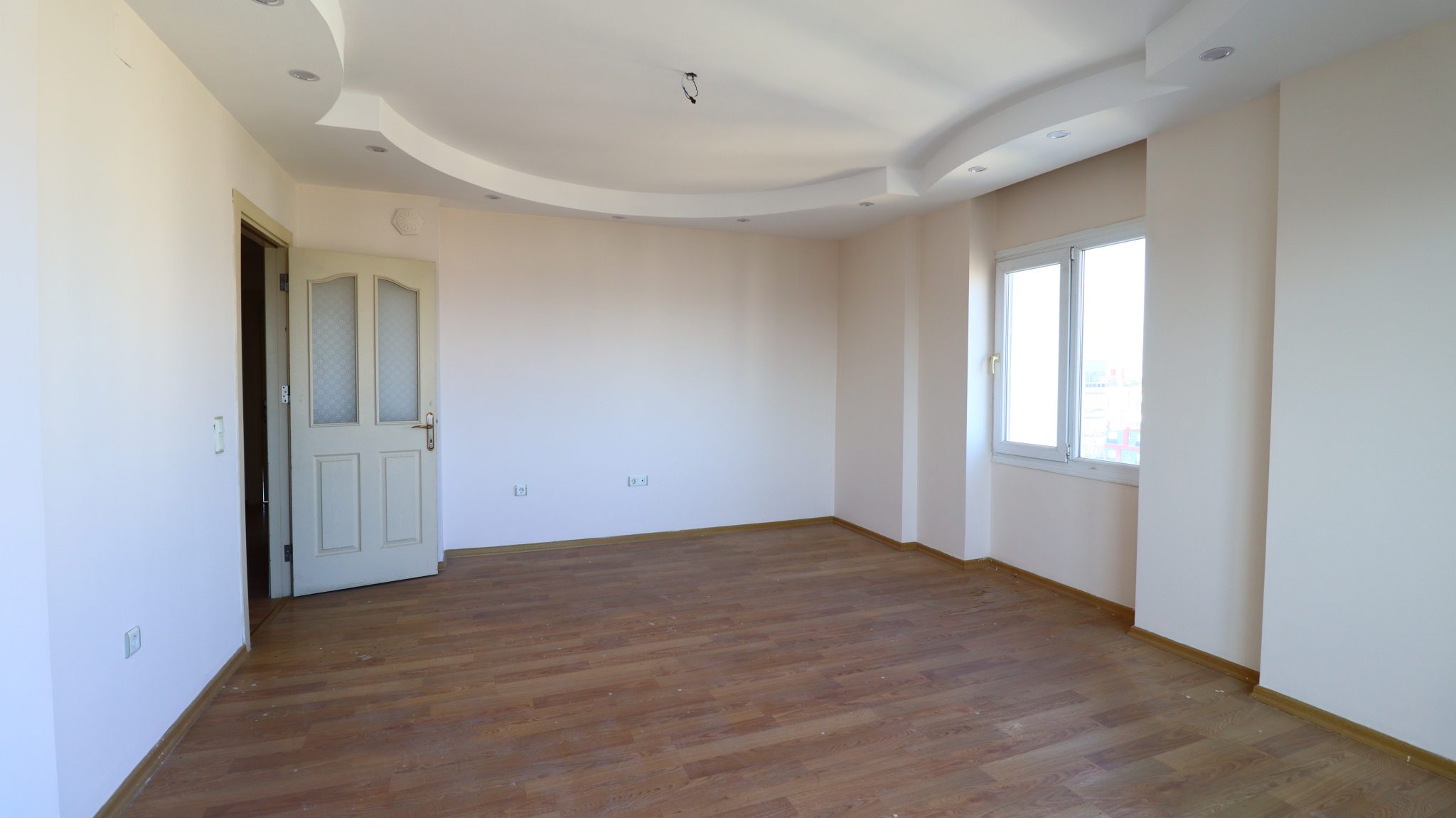 Mersin Erdemli Alata   Zeezicht   3+1 ruime flat te koop
